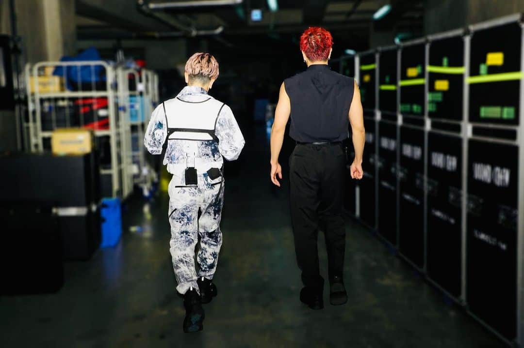 奥田力也のインスタグラム：「BOTにて @yuta_nakatsuka_official 君との2pics📸  全てにおいて尊敬しかありません。 人生初めて自分でダンスの振り付けを作って人前に立って見せたのが裕太くんで、自分のダンスのスタイルが出来たのも裕太くんのお陰です🥲 一生超える事は出来ないですが、近づく事は出来ると思い続けてるのでこれからも背中見させていただきます🥰 I LOVE U BIG BROTHER👨‍👦  #Ricky #中務裕太 くん #エモい #写真」