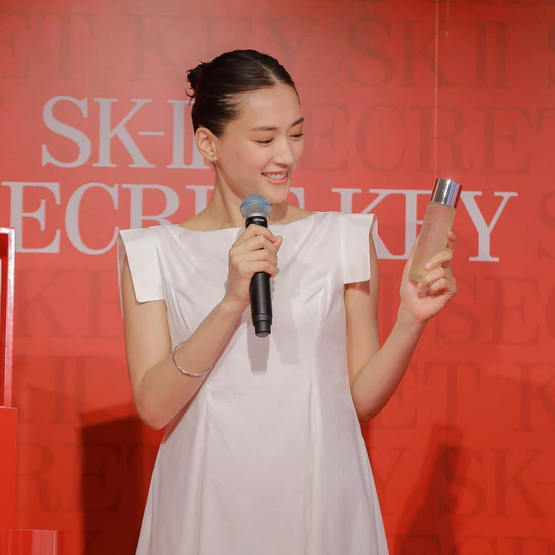 SK-II's Official Instagramさんのインスタグラム写真 - (SK-II's Official InstagramInstagram)「Haruka Ayase graced our #SKIISECRETKEYHOUSE and showed all that you can be with SK-II secrets. ✨   #SKIITheSecretKey #SKIIxAyase」8月1日 17時15分 - skii