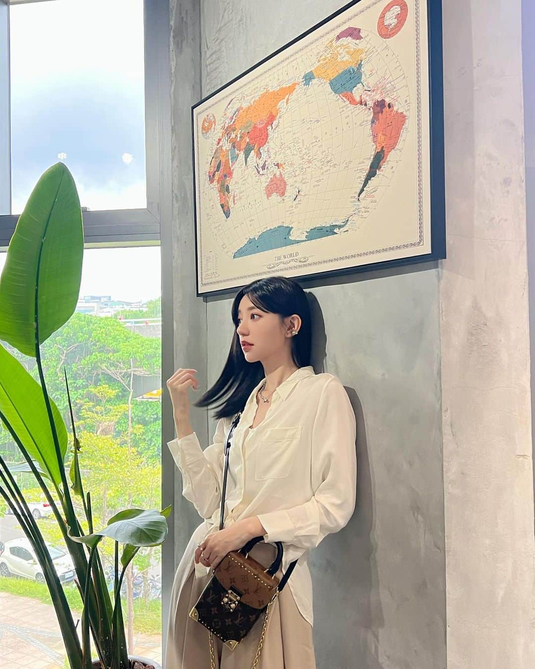 パフ・クオのインスタグラム：「：  🕰️🌱  . . .  @louisvuitton #louisvuitton」