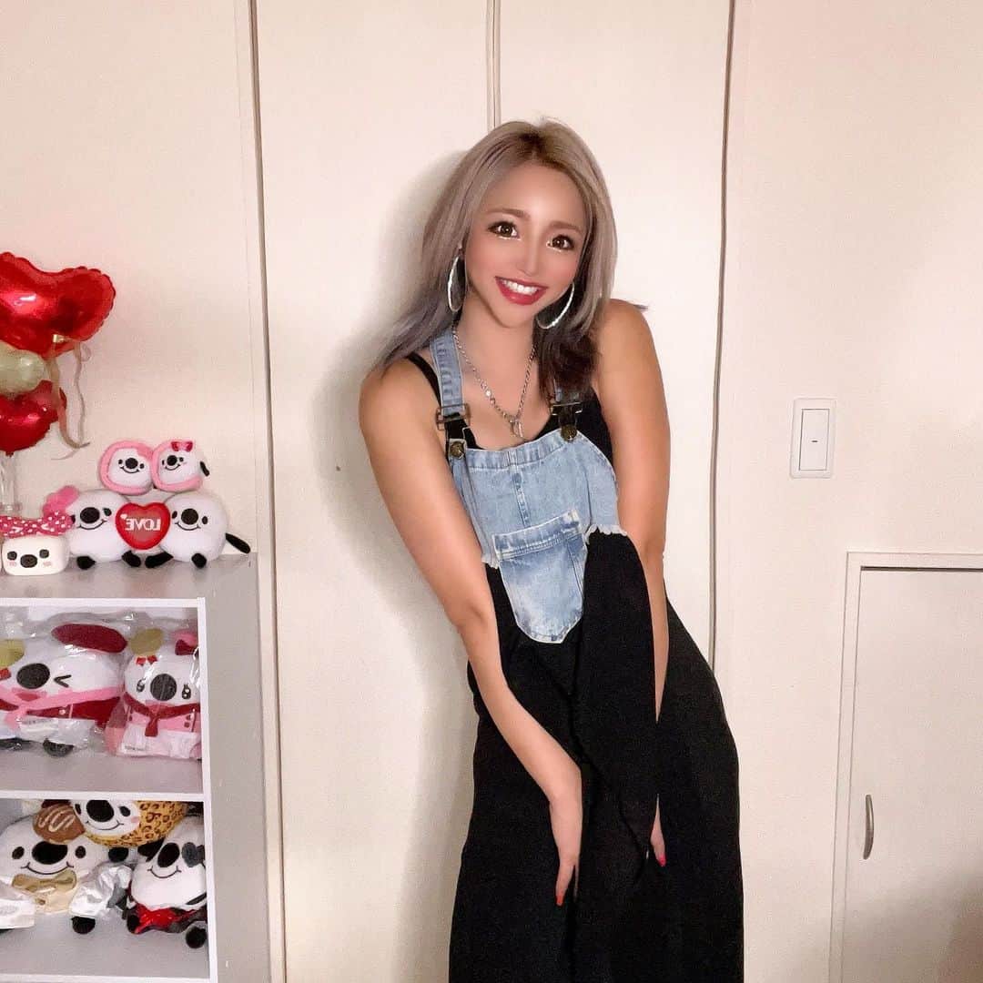 MII MAMAさんのインスタグラム写真 - (MII MAMAInstagram)「. . . @selectshop.joie のワンピが 超超超かわいいーのなぁぜなぁぜ〜？💙🖤 ------------------------------------------ 🔎White Style mi mama 良かったらチャンネル登録お願いします🙇🏽‍♀️ #YouTube#ユーチューバー#主婦ユーチューバー#MIIMAMA#チャンネル登録お願いします#2児ママ#年子ママ#ギャルママ#ぎゃるまま#アラサーママ#アラサー#30代#30代ママ#ホワイトインテリア#モノトーンインテリア#シンプルな暮らし#収納#ホワイト収納#イチナナ#イチナナライバー#専属ライバー#主婦ライバー#17LIVE#主婦YouTuber#ママYouTuber#ママライバー#幼稚園ママ#小学生ママ」8月1日 17時42分 - miimamachannel