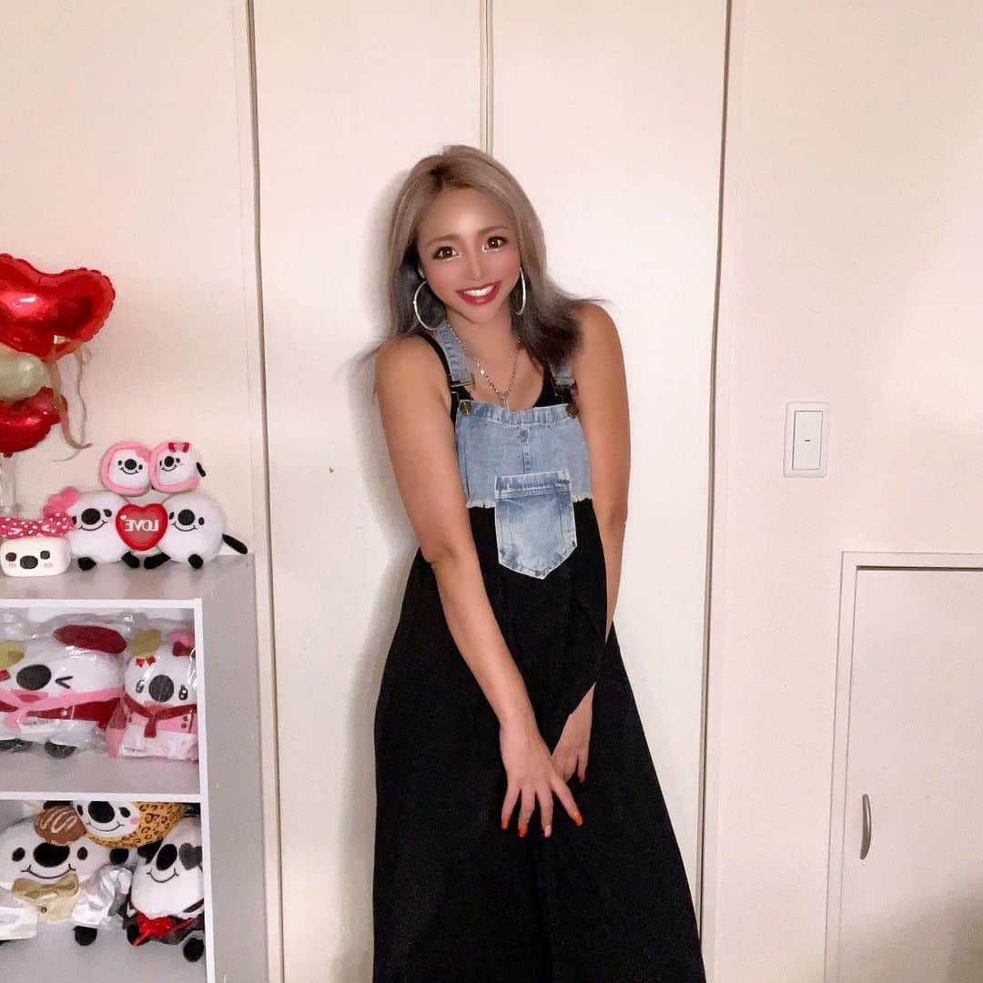 MII MAMAのインスタグラム：「. . . @selectshop.joie のワンピが 超超超かわいいーのなぁぜなぁぜ〜？💙🖤 ------------------------------------------ 🔎White Style mi mama 良かったらチャンネル登録お願いします🙇🏽‍♀️ #YouTube#ユーチューバー#主婦ユーチューバー#MIIMAMA#チャンネル登録お願いします#2児ママ#年子ママ#ギャルママ#ぎゃるまま#アラサーママ#アラサー#30代#30代ママ#ホワイトインテリア#モノトーンインテリア#シンプルな暮らし#収納#ホワイト収納#イチナナ#イチナナライバー#専属ライバー#主婦ライバー#17LIVE#主婦YouTuber#ママYouTuber#ママライバー#幼稚園ママ#小学生ママ」