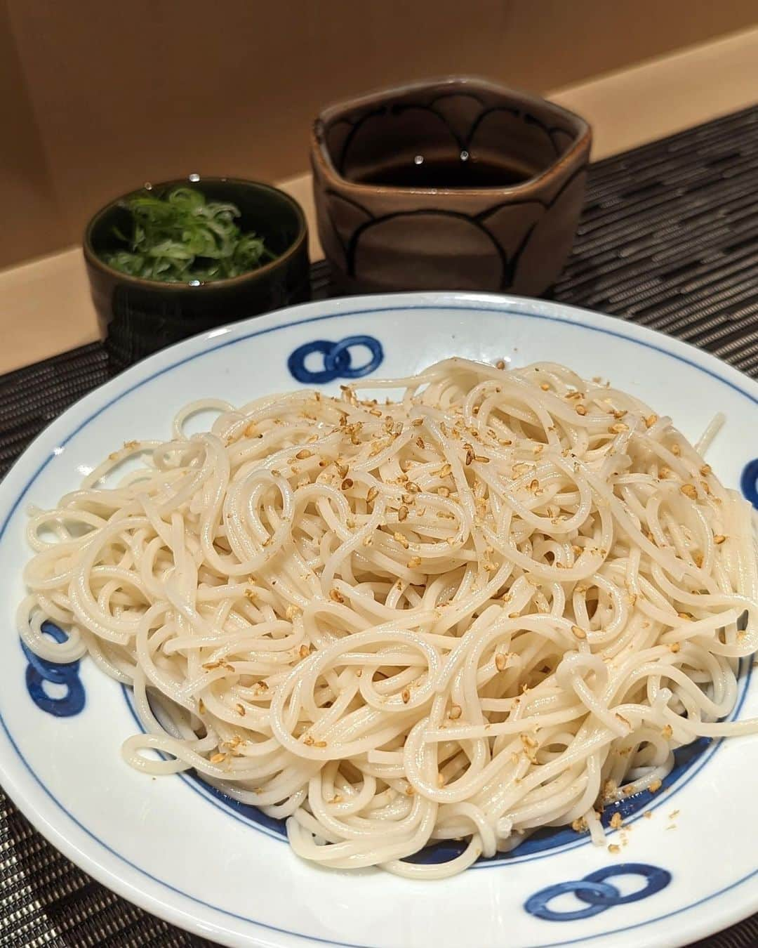 大見さなえさんのインスタグラム写真 - (大見さなえInstagram)「大岡山『和食や 太いち』 旬の食材を使った創作和食店🍃 ⁡ 名物【厚切りヒレカツサンド】 めちゃくちゃ分厚い🥺！！ 30分かけて揚げた寝かすを繰り返した豚ヒレは しっとり柔らかジューシー☺️💓 ⁡ 他にも作ってる時から蟹の良い匂い漂ってた 蟹クリームころっけや、かつおのレアフライ お刺身大ぶりの盛り合わせなど🐟 ⁡ どれ食べても美味しすぎる、、、！！ ⁡ 店内暖かみのある空間でカウンター1人でも 通いやすそう。また行きたいお店🏃‍♀️ ーーーーーーーーーーーーーーーーーーーーー 注文メニュー📝 •お刺身盛り合わせ  (本鮪、アジ、鰤、たこぶつ、平目、かつお) •かつおレアフライ •あの焼きとうもろこし •厚切りヒレカツサンド •蟹クリームころっけ •じゃこチャーハン •津久井うどん 冷 •バナナとキャラメルのあいす ーーーーーーーーーーーーーーーーーーーーー エリア　大岡山 予算  6,000円〜8,000円 オススメ　厚切りヒレカツサンド ーーーーーーーーーーーーーーーーーーーーー #和食や太いち #大岡山グルメ #日本料理 #めぐログ_大岡山 #めぐログ_和食 #創作和食 @東京和食 #東京グルメ #肉テロ #飯テロ #和食 #ヒレカツ #肉 #太いち」8月1日 17時49分 - tabe_megumi