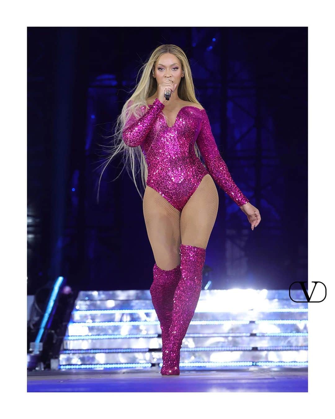 Valentinoさんのインスタグラム写真 - (ValentinoInstagram)「@beyonce opts for Valentino while on her #RenaissanceWorldTour  In East Rutherford, the singer stepped on stage in a custom #ValentinoPinkPP bodysuit and #VALENTINOGARAVANI boots.  Stylist: @shionat」8月1日 18時02分 - maisonvalentino