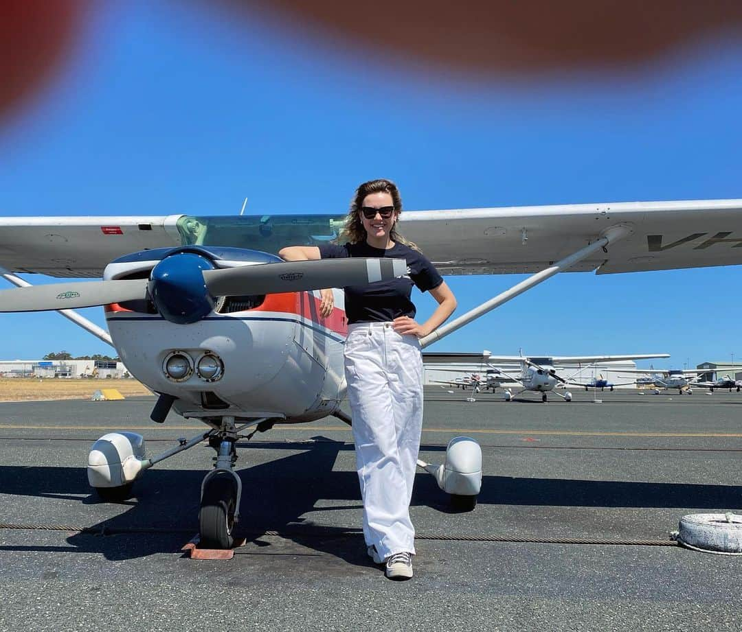 キャサリン・ラングフォードさんのインスタグラム写真 - (キャサリン・ラングフォードInstagram)「Thanks for this day @royalaeroclubwa   My Dad spent 40 years in  the @royalflyingdoc (where he met my mum) watching my parents care for others on a daily basis has always been a huge inspiration. Getting to share the tarmac where those life-saving flights take off was so special ❤️」8月1日 17時58分 - katherinelangford