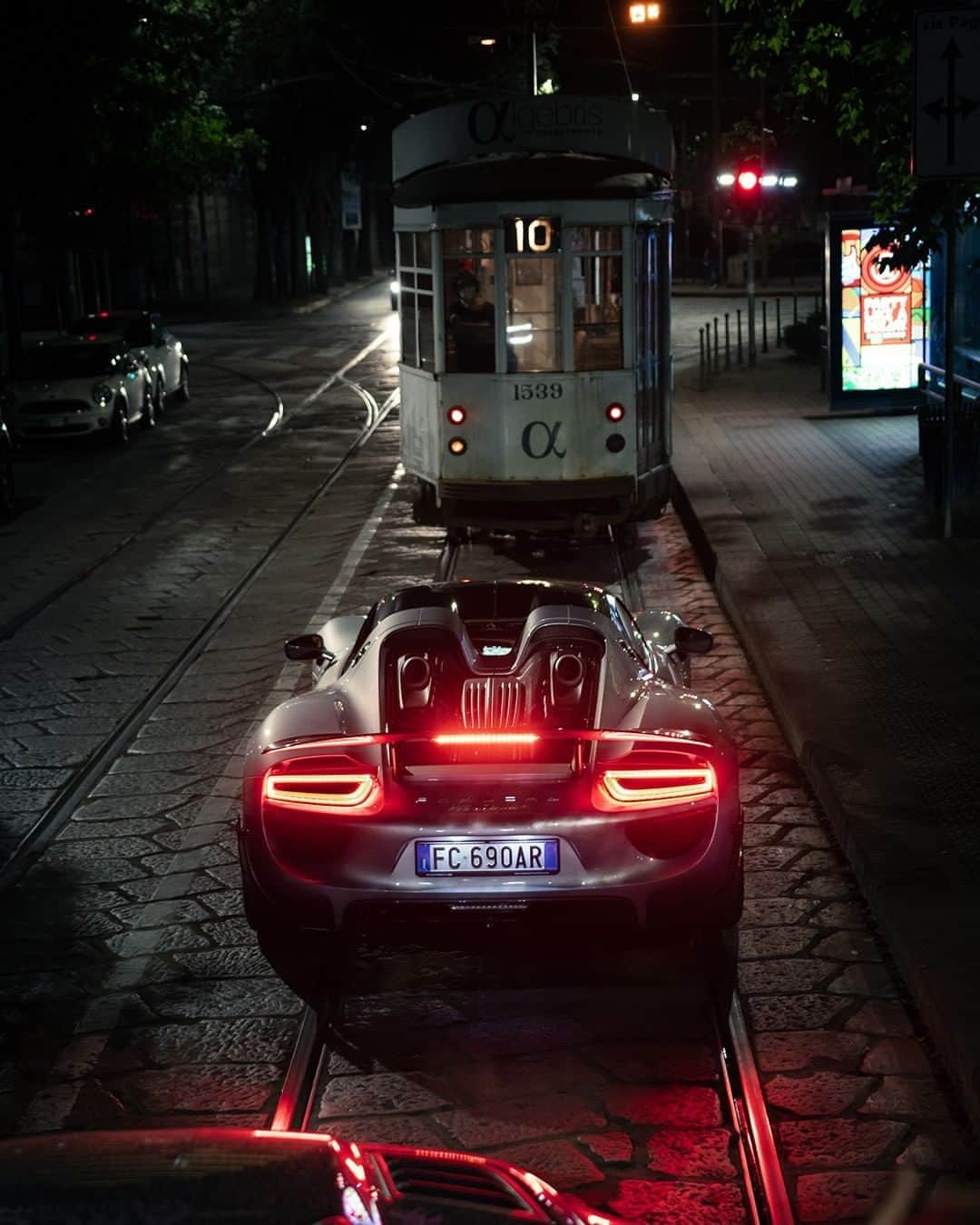 Porscheさんのインスタグラム写真 - (PorscheInstagram)「Watch out, there's a Spyder about.  📸 @simocaph 🚙 @niederprincee #PorscheMoment」8月1日 18時00分 - porsche