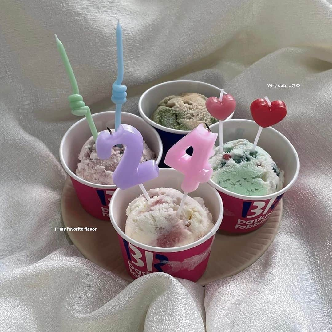 RiLiさんのインスタグラム写真 - (RiLiInstagram)「次のお祝いは【31バースデー】🍨🕯に決まり💞 簡単かつとってもカワイイからおすすめだよ〜🧚🏻‍♀️  Special Thanks💐 Photo by⁣⁣ 01p-@____19mm  02p-@te___o8  03p-@__.moonlight121  04p-@____19mm  05p-@reo_104tt  06p- @kyoka.ymwk  07p- @mrso.6  08p-@m_i59___  09p- @smile.niko8   仲良しグループで買いたい💭 色んな種類のアイスを 食べ比べるのも楽しいね🎶  ロウソクをつけると かわいさ倍増💛🤍  Edit by RiLi編集部🐰 aoi @shiia14  🤍🤍🤍  RiLiで紹介してもらいたい子は #rili_tokyo を付けてね❕  #birthday #birthdaycake #surprise #icecake #31icecream #21th #誕生日 #31アイスクリーム #誕生日 #誕生日サプライズ #お誕生日 #お誕生日ケーキ #誕生日ケーキ #手作りケーキ #センイルケーキ #サーティワン #베스킨라빈스 #생일 #생일케이크 #サーティーワンバースデー #31バースデー」8月1日 18時00分 - rili.tokyo