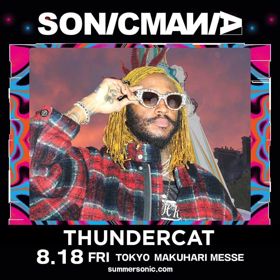 サマーソニックのインスタグラム：「◤ THUNDERCAT ◢ LA出身の超絶技巧ベーシストにして、スウィートな歌声を持つSSW⚡😼  テーム・インパラとコラボや、 @coachella ではゴリラズのステージに客演するなど神出鬼没な彼ですが、今年は #サマソニ のSONICトリと #ソニマニ のW出演!!  盟友フライング・ロータスとの絡みにも期待ですね🤝」