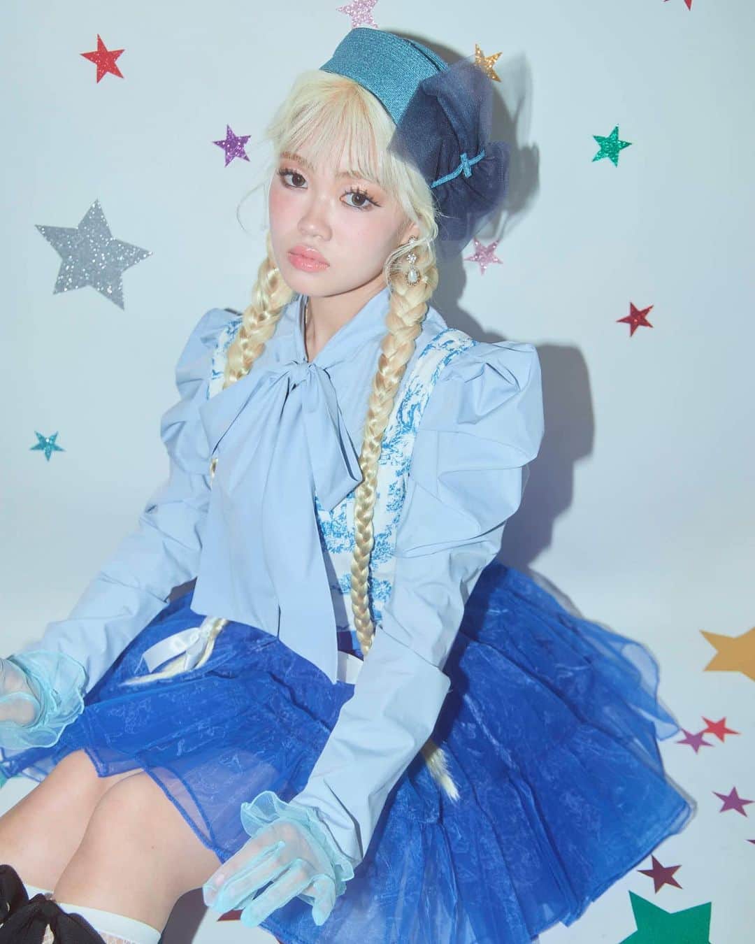 川端結愛のインスタグラム：「この度、約4年間お世話になった、 Popteenを卒業します。🍀  わたしの人生が変わったきっかけであり、 始まりである、Popteen ☺︎ この4年間で学んだ事は必ずこれからも 活き続けるし、 わたしの根っこになっています。  撮影も終え、残りラストは、 8／7のPopteenイベント 最後の卒業ステージがあります。 POPで出逢えた方々に ぜひ逢いにきて欲しいです！！ そこで感謝を伝えさせて貰いたいです。 POPでの最後のお願い！！（いっぱいお願いしたよねえええ🥹大涙ありがとう。）  私が卒業する日が来るなんて。！ 今はそんな想いでいっぱいです。  卒業ページもだいすきな皆さんと一緒に 創らせていただいたよ！ 最後までよろしくお願いいたします！！」