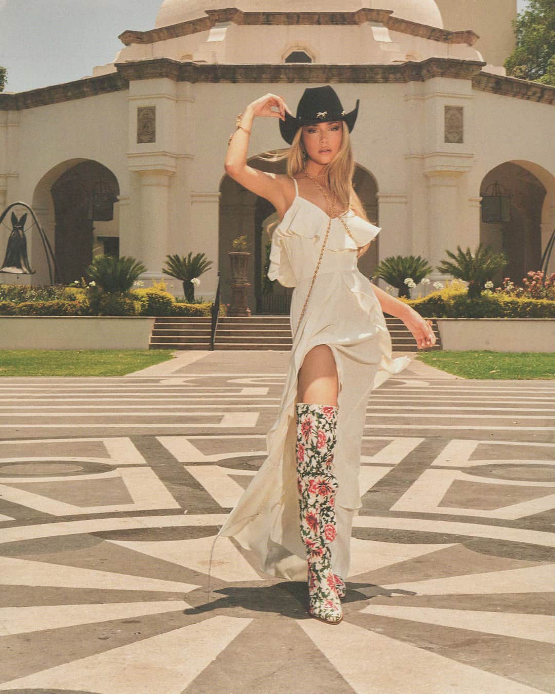 ツインセットのインスタグラム：「Beautiful #twinsetlover @anamenaoficial on @neo2_magazine wearing our  #twinsetmilano #newcollection slip dress with ruffles 😍❤️ For a feminine and sophisticated look ✔️」