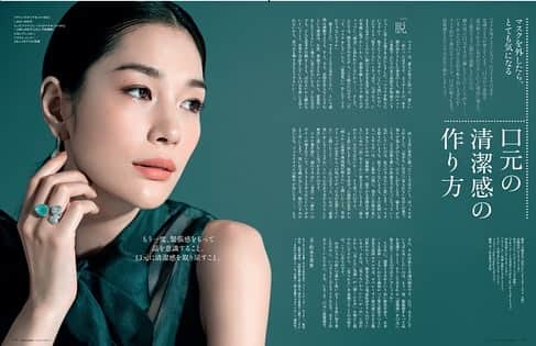 INSIDE FUJINGAHOさんのインスタグラム写真 - (INSIDE FUJINGAHOInstagram)「本日8月１日は「婦人画報」9月号の発売日です！   第一特集は「文化薫る、大阪へ！」。 歌舞伎、文楽、落語といった上方芸能を育み、旦那衆や事業家たちが競って文化を支援してきた大阪。 2025年の大阪・関西万博に向けて動き始めたいま、「天下の台所」と呼ばれたころの勢いとにぎわいを再び見せ始めています。大衆に近くて親しみやすい、だけどハイエンドでエッジーでもあるこの大都市をいま旅するなら、どこに行き、何をする？ “食い倒れ”だけでない大阪に出合う旅を提案します。   2023年5月、東京・歌舞伎座で開催された「團菊祭五月大歌舞伎」にて、初舞台を勤められた初代尾上眞秀さん。 「『歌舞伎』と『サヴォアフェール』が出合った日」では、日仏両国にルーツをもつ歌舞伎俳優の誕生を寿ぐ祝幕の制作を追いました。   「“庭未満”の喜び」では、庭がなくても、室内でグリーンを楽しむ提案を。窓辺にリビングに、ベランダに……。ときに名作家具以上に部屋を彩ってくれるグリーンとともに素敵に暮らすコツを専門家に聞きました。   「ライン川・アートクルーズ」では、ドイツのマインツからオランダのハーグまで、ライン川と運河をクルーズしながら、アムステルダムに集結した史上最大規模のフェルメール特別展を観に行くという、アート好きにはたまらない旅をご紹介します。 フェルメールの絵をこよなく愛する美術ジャーナリストの鈴木芳雄さんが、日本の客船「セレナーデ号」に乗船し、リポートします。   老若男女に人気のある季節のフルーツ、桃。「珠玉の旬果、桃よ！」では、東京・三田の「コートドール」や軽井沢の「エルミタージュ・ドゥ・タムラ」など名店の季節限定の桃スイーツから、桃のおいしさを再発見できる甘辛レシピ、選りすぐりの桃のお取り寄せまで、桃好き必見の情報をお届け。   パリスタイルといわれるフラワーデザインを生み出し、81歳となった現在も第一線で活躍しているジョルジュ・フランソワさん。今春来日し、日仏交流の来日記念ガラパーティの装花を手掛けました。「ジョルジュ・フランソワ 魅惑のブーケ」では彼の花に対する情熱と、『婦人画報』のための「ブーケ・ロン」の制作レッスンも特別掲載しています。   ファッション特集「この秋、気分はクラシック」では、ダイアナ元妃やグレース公妃といった時代を超えて魅力を放つファッションアイコンを参考に、この秋のクラシックスタイルを提案しています。   美容特集は「口元の清潔感の作り方」。マスクを外したいま、口元に自信を取り戻すメイク法から歯のホワイトニング、口元の筋トレまで、口元に清潔感を作るさまざまな方法を専門家が指南します。   健康特集は「ウェルネス防災2023」。地震や水害など待ったなしのリスクへの備えを、国際災害レスキューナースの辻直美さんに取材。ウェルネスの観点から、女性目線のお役立ちアイテムなど情報満載です。   （担当I）   #婦人画報 #fujingaho #大阪 #大阪グルメ #安藤忠雄 #片岡仁左衛門 #竹本織太夫 #尾上眞秀 #クルーズ #桃スイーツ #桃パフェ #ジョルジュフランソワ #プリンセスダイアナ #リップメイク #防災スキル」8月1日 18時04分 - fujingahojp