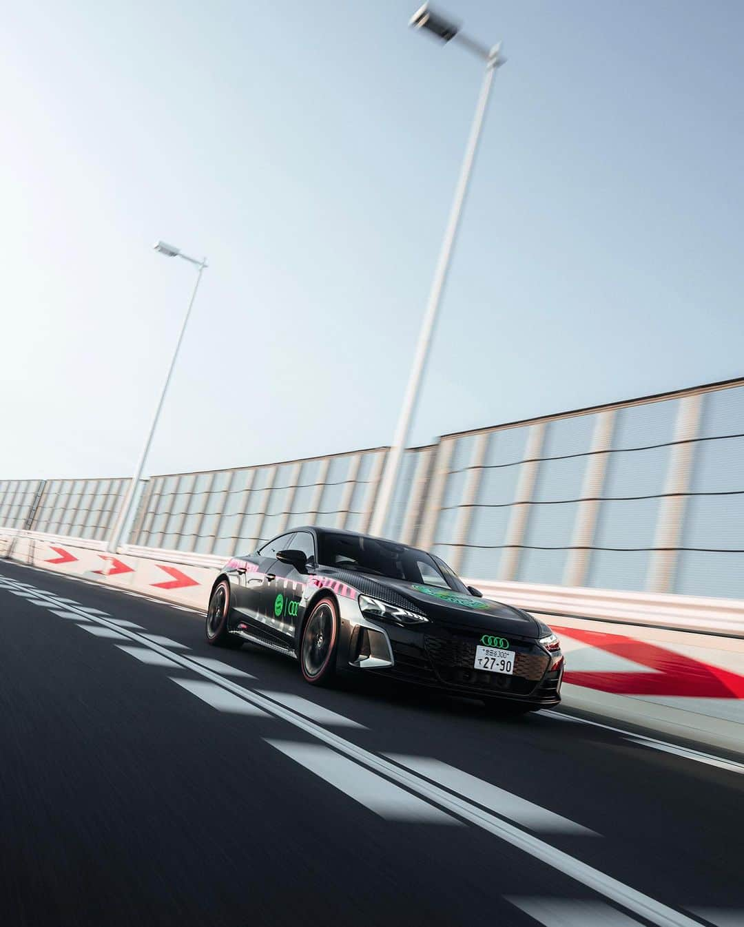 山口功貴さんのインスタグラム写真 - (山口功貴Instagram)「A drive in the RS Etron GT for #AudiFCBTour 🏁 Just a week of attending events, watching the games and driving through my city✨  #tokyo #fcbayern #audietron  #audi  #electricvehicle  #carphotography」8月1日 18時05分 - kohki