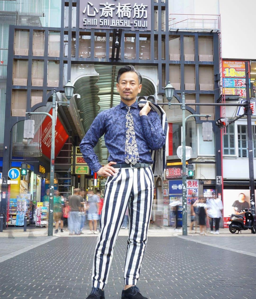 Luxumのインスタグラム：「NANIWA Style🐙  #osaka #suit #オーダースーツ #オーダータキシード #mensfashion」