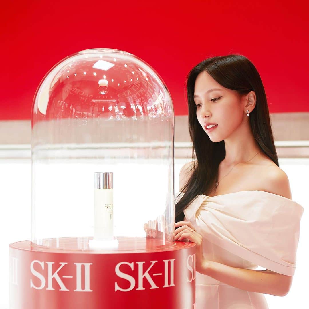 SK-II's Official Instagramのインスタグラム：「With the secret key in hand, Mina (@mina_sr_my) stopped by and unlocked the secrets to Crystal Clear Skin. ✨  #SKIITheSecretKey #SKIISECRETKEYHOUSE #MinaxSKII」
