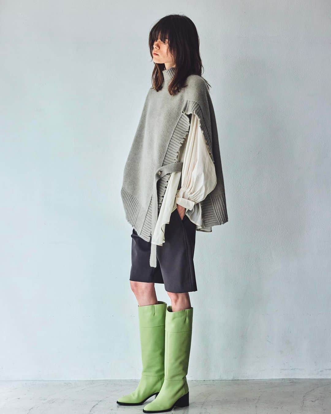 DRESSLAVEさんのインスタグラム写真 - (DRESSLAVEInstagram)「. DRESSLAVE 2023 AUTUMN & WINTER COLLECTION  WEBカタログが公開されました。 ストーリーハイライトよりご覧いただけます。  blouse ¥28,600  knit ¥28,600 short pants ¥18,700  boots ¥64,900 / FABIO RUSCONI  #DRESSLAVE #ドレスレイブ #23aw #2023aw #autumn #winter #catalog #webcatalog #fashion #coordinate #styling #knit #layerd #longboots #colorboots #ニット #レイヤード #ロングブーツ #秋冬」8月1日 18時15分 - dresslaveofficial