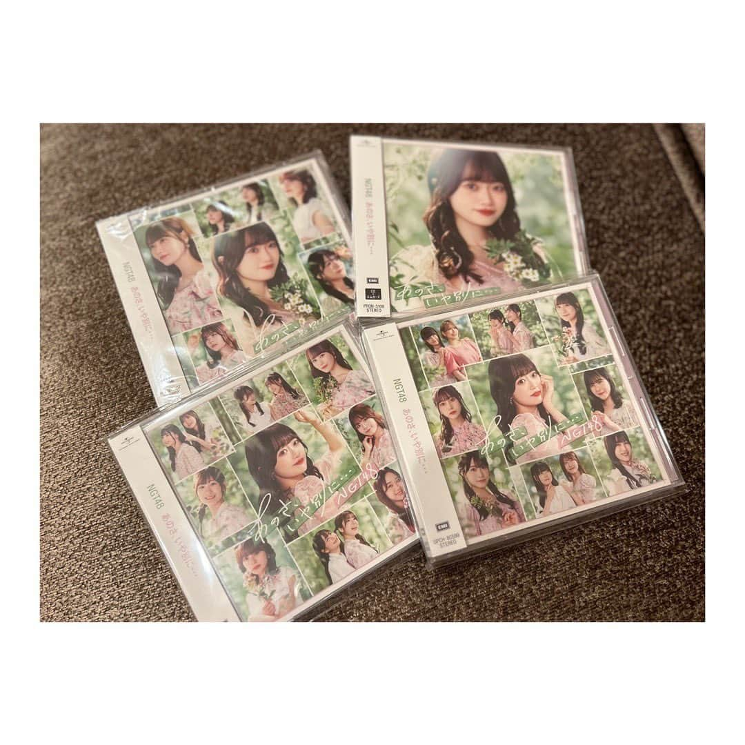 YUUKIさんのインスタグラム写真 - (YUUKIInstagram)「. 本日リリース💿 . NGT48 「あのさ、いや別に•••」 . 作曲で携わらせていただきました。 . 中井りかさんの卒業ソングです。 ご本人さま、ファンのみなさまから何年先も色褪せることなく愛される楽曲になってくれたら嬉しいです。 . 初めての女性アイドルグループへの楽曲提供。 そして作曲家として秋元康先生に作詞をしていただけたことが、大変恐縮ですがとても嬉しいです。 制作からリリースまでサポートしてくださったスタッフさんも本当にありがとうございました。 . そして今回は後輩のMasafumi Okamoto(@masafumi_okamoto_create )との共作曲しました。 まさふみと5年ほど前に飲みながら「いつかお互い作家になったら一緒に曲作ろうな」と約束をし、こうしてかたちにすることができました。 アレンジは野口大志さん(@taishinoguchi )にオーダーさせていただきました。 野口さん、いつも最高な音をありがとうございます。 . あのべつは僕にとっても大切な楽曲です。 普段男性グループ向けの楽曲を多く作っていますが、新しいかたちでの僕の音楽を発信することができました。 ぜひチェックしてください。 . #NGT48 #あのさいや別に #あのべつ #中井りか さん」8月2日 0時00分 - unione_yuuki