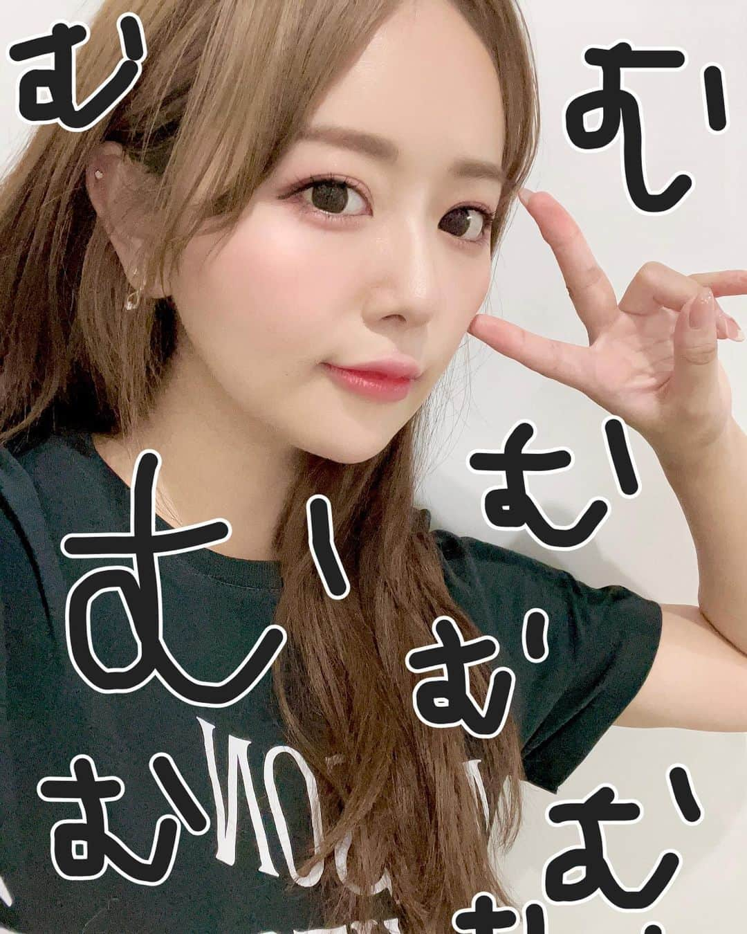 井口裕香のインスタグラム：「🖤🖤🖤 2023/07/24 の、むん( 　　✌︎　⌒ ͜ 　⌒ )  #前髪伸ばし中 #不評」