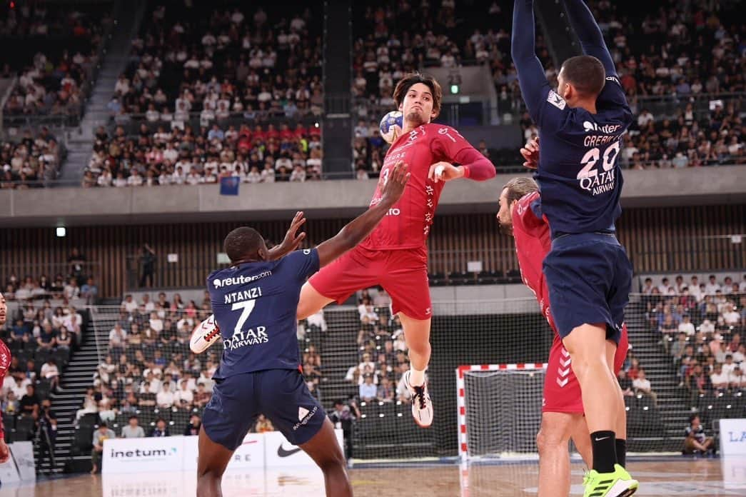 部井久アダム勇樹さんのインスタグラム写真 - (部井久アダム勇樹Instagram)「VS PSG🇫🇷  最高の雰囲気と会場を作って下さったチームとファンの皆様本当にありがとうございました！！  明日の日本代表戦も是非会場で応援してください！！  #zeekstartokyo #psg #handball」8月1日 23時52分 - adamyukisssssssss