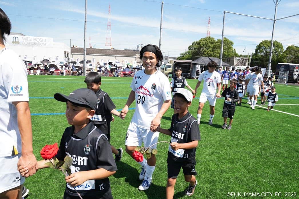 濱口草太のインスタグラム：「全ての人に感謝！！  #福山シティfc  #39 #エヴォルヴィンフットボールフィールド」