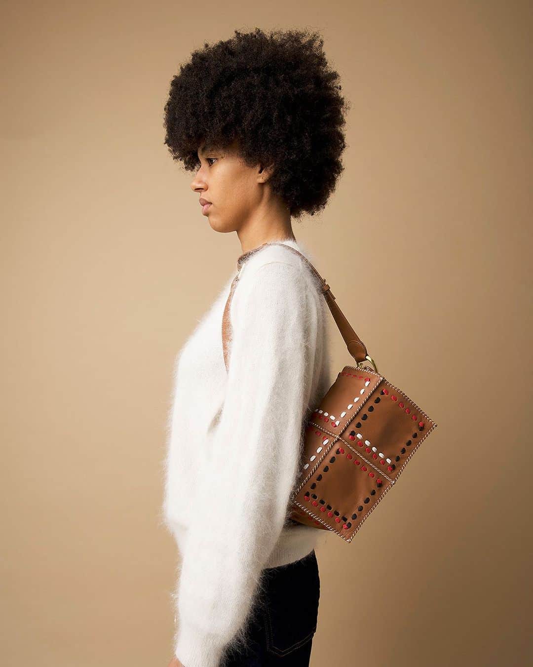 ジャマンピュエッシュのインスタグラム：「A new shoulder version of our iconic Jonu bag with colorful leather stripes inspired by Scottish tartan. #jaminpuech #leatherbag #uniquebag #newcollection」