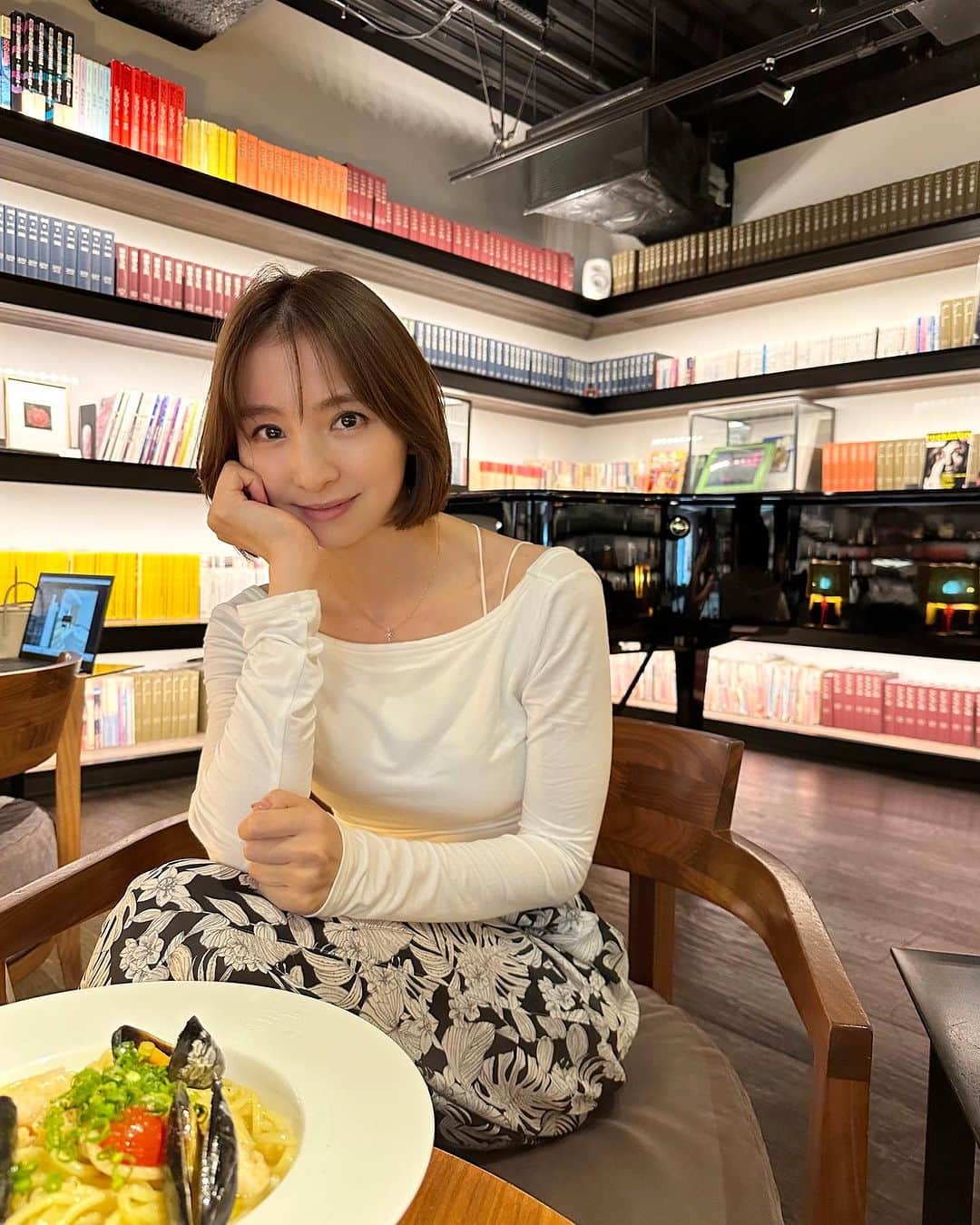 篠田麻里子のインスタグラム：「楽しい美味しいまとめ🤤 @shizen_tokyo  フォーシーズンズの朝活、皇居を眺めながらの贅沢時間🤫  夏の薬膳鍋も最高😁  夏のカッペリーニ活動はまだまだ探し中😆  #マリ活#幸せ」