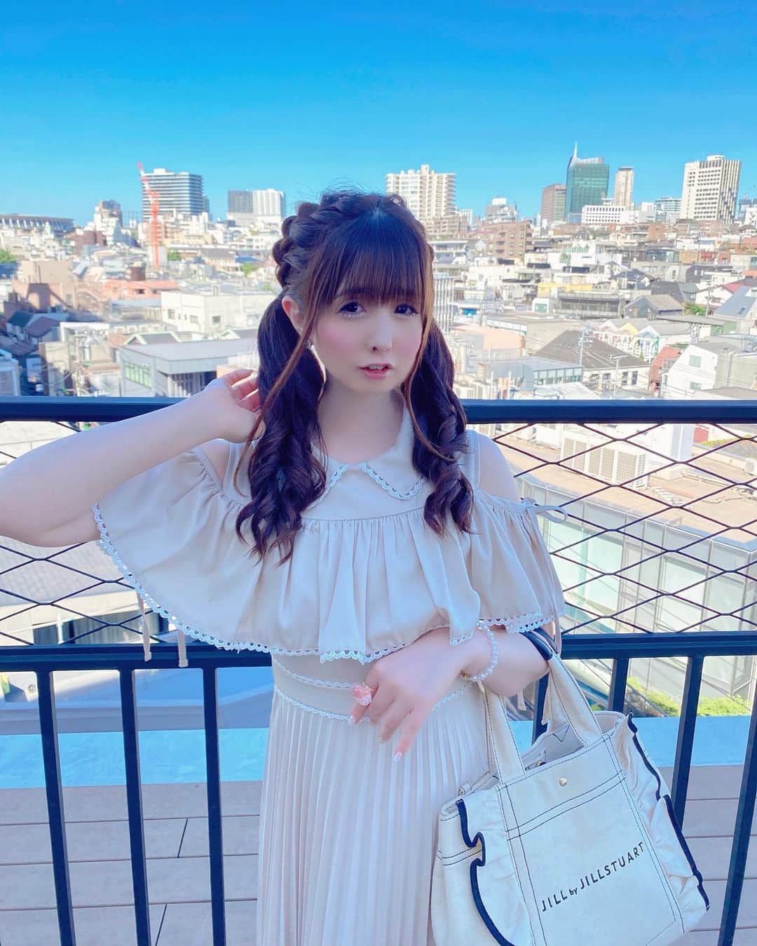 伊藤芽衣のインスタグラム：「夏のグランバ♡ ⁡ 今年もぶじ、 終わりました…！ ⁡ 今回もたくさんの方に ご来店いただき ありがとうございました♡ ⁡ グランバ期間、 たくさんの方にお会いできて うれしかったです♡♡♡ ⁡ カワスタでのお迎え品も ぜひぜひ @kawaii__stars  に タグ付けして アップしてください♡ ⁡ ♡♡♡♡♡ ⁡ めいちはとゆうと、 あまりいろいろ 見に行けなかったのですが、 ⁡ 画像で着ている ワンピースを ⁡ Án MILLEさん @anmille.official  ⁡ でお迎えしました！ ⁡ そういえば、 画像で着用しているリングは ⁡ Heavenlyさんの @heavenly.1014  @kawaii__stars  jewelry syrup ring♡ ⁡ カワスタグランバでも 販売していたのですが、 みんなたくさんおそろいしてくださって うれしかったです♡♡♡」