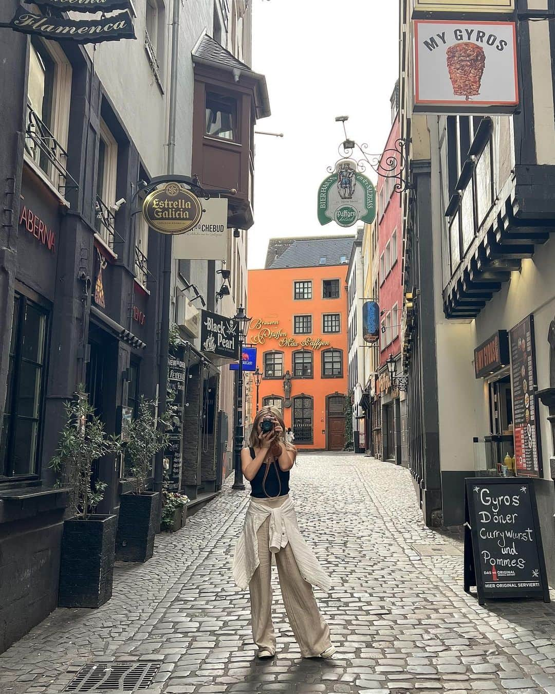 Manamiのインスタグラム：「📍Köln  町が可愛くてきゅん💓」