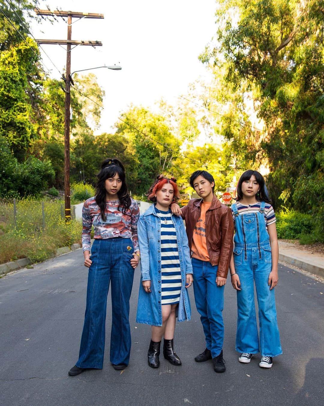 Kerrang!のインスタグラム：「With a riff inspired by the likes of Pantera and Judas Priest, and tackling the idea of “making small dents in big problems to make a difference in the long run”, The Linda Lindas’ new single is a winner 🤘🏼🔥  Listen to Resolution/Revolution now at the link in bio 🔗  📸: @jessiecowanphotography」
