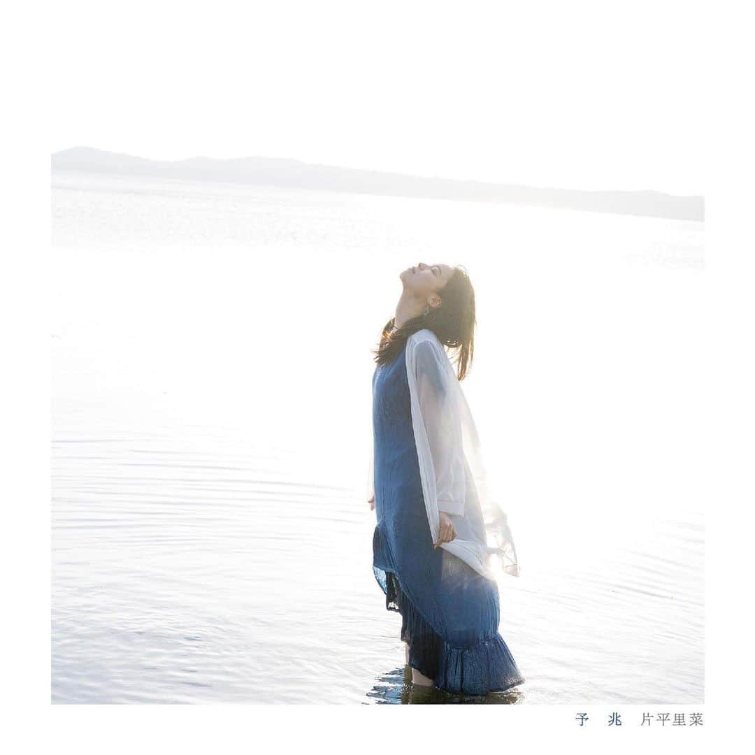 のインスタグラム：「いよいよ明日リリース‼︎  9thシングル " 予兆 "  明日8/2 19時からインスタライブします🕊  よかったら覗いてねん👀」