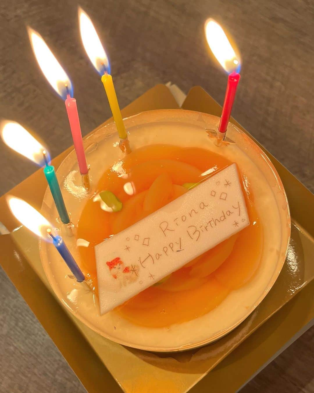 濵松里緒菜さんのインスタグラム写真 - (濵松里緒菜Instagram)「お誕生日会開いてくれてありがとう〜🥳💕  このケーキ 桃🍑が薔薇の形になっていて めっちゃ可愛かった🫶  #Birthday #HappyBirthday #BirthdayGirl #バースデーケーキ #バースデー」8月1日 18時58分 - riona_hamamatsu