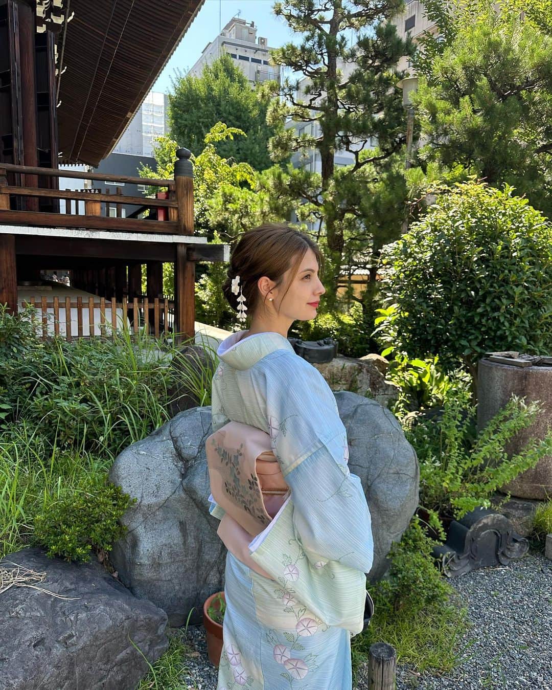 マギーのインスタグラム：「夏着物🩵✨ 浴衣はたくさん持ってるけど夏着物は初めて！毎年着ていくところがあったらいいな〜☺️」