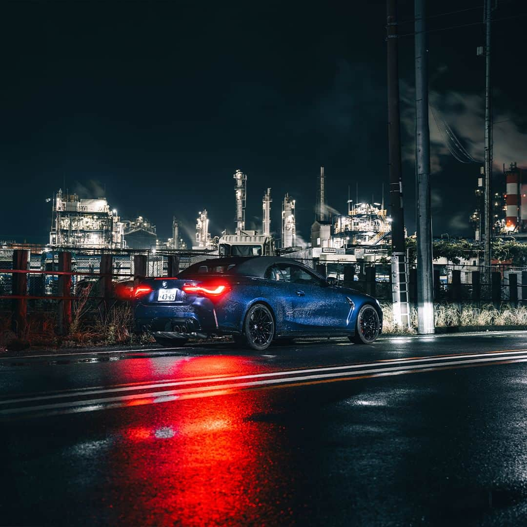 BMW Japanのインスタグラム：「BMW Midnight  Cruising. THE M4 非日常と、昂奮を愉しむ。  #BMW #駆けぬける歓び #BMWJapan #THEM4  #midnightcruising #BMWM #BMWgram #bimmer #BMWlove #BMWlife #BMWRAIN  *特別な許可を得て撮影しています。」