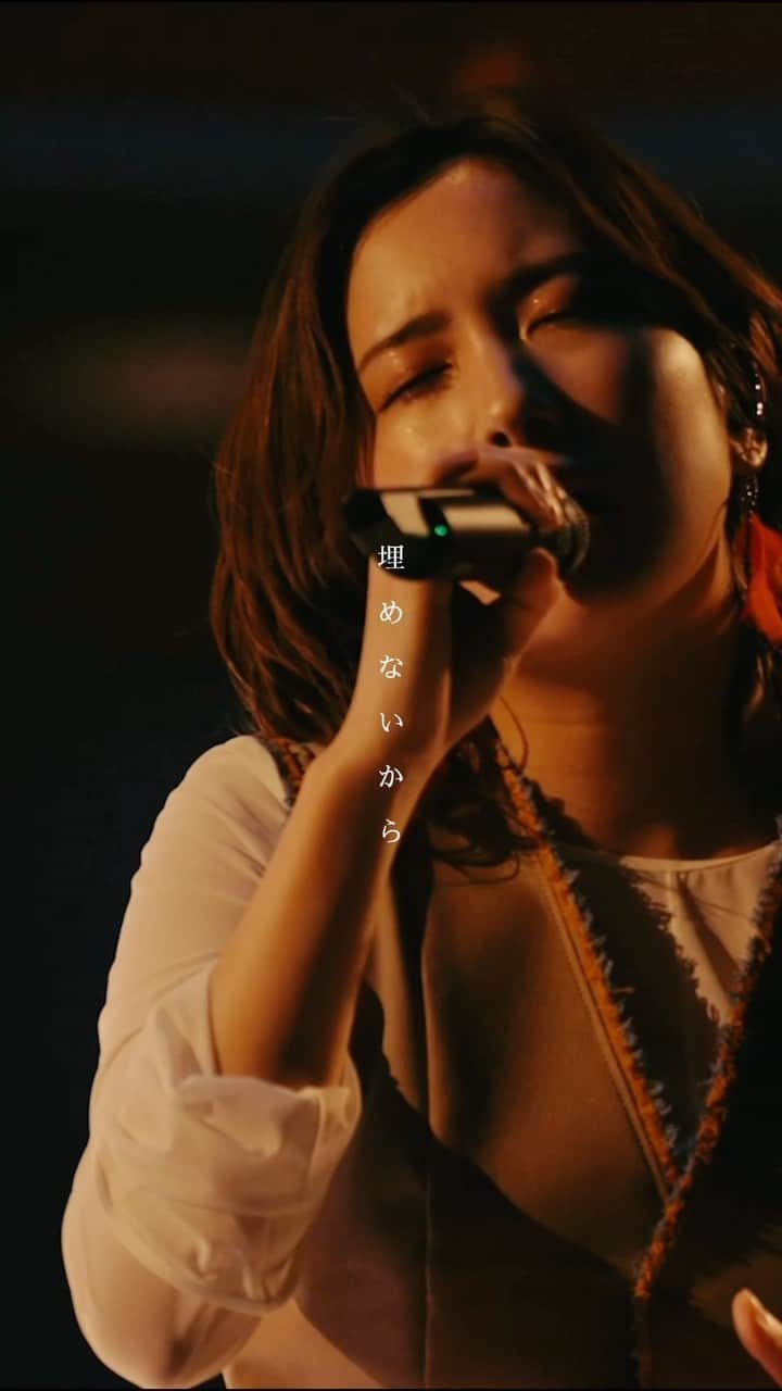 湯木慧のインスタグラム：「* 湯木慧「キオク」 (2023.6.4 「うたうこと」at Club eX) . 昔からとても都合よく記憶力がなくて、 あれそうだったっけ？ ということが心配になるくらい多かったです。 そんななか、 すごく嬉しいことや幸せな経験を重ねた時、 これも消えていくのかなぁ 幸せな記憶や人との出会いは消えないで欲しいなと思って 作った曲です。 . . #湯木慧 #キオク  #うたうこと #TANEtoNE」