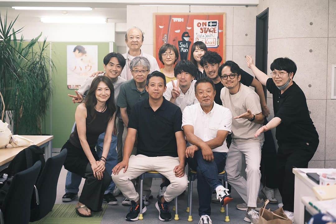 満田伸明のインスタグラム：「昨夜は尊敬する上谷社長勇退式 いつもの上谷チルドレンと共にサプライズでお祝いしに事務所へ 沢山の昔話で爆盛り上がりました  37年間お疲れ様でした NO TADASHI NO LIFE  #jclip」