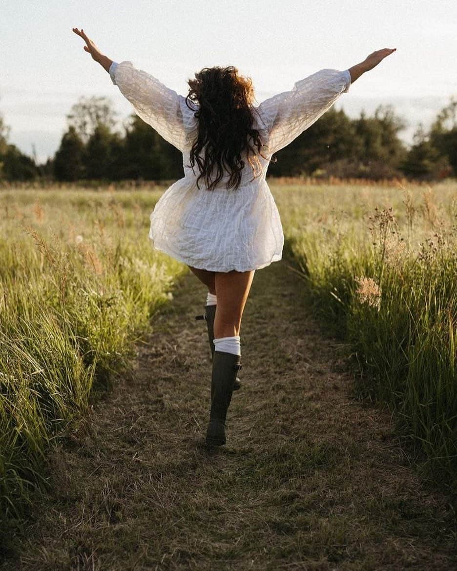 ハンターブーツのインスタグラム：「Stay free spirited without worrying about the weather. #HunterBoots  Shop at @harrods」