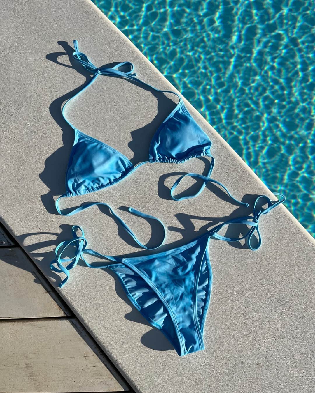 ジャックウィルスさんのインスタグラム写真 - (ジャックウィルスInstagram)「Anything but basic 🌸 🍊 🐬 ✨​​​​​​​​​ Triangle Swim Top [353737] Tie Side Bikini Bottom [353738] Knot Front Bikini Top [353740]  #jackwills #servingsummer」8月1日 19時02分 - jackwills