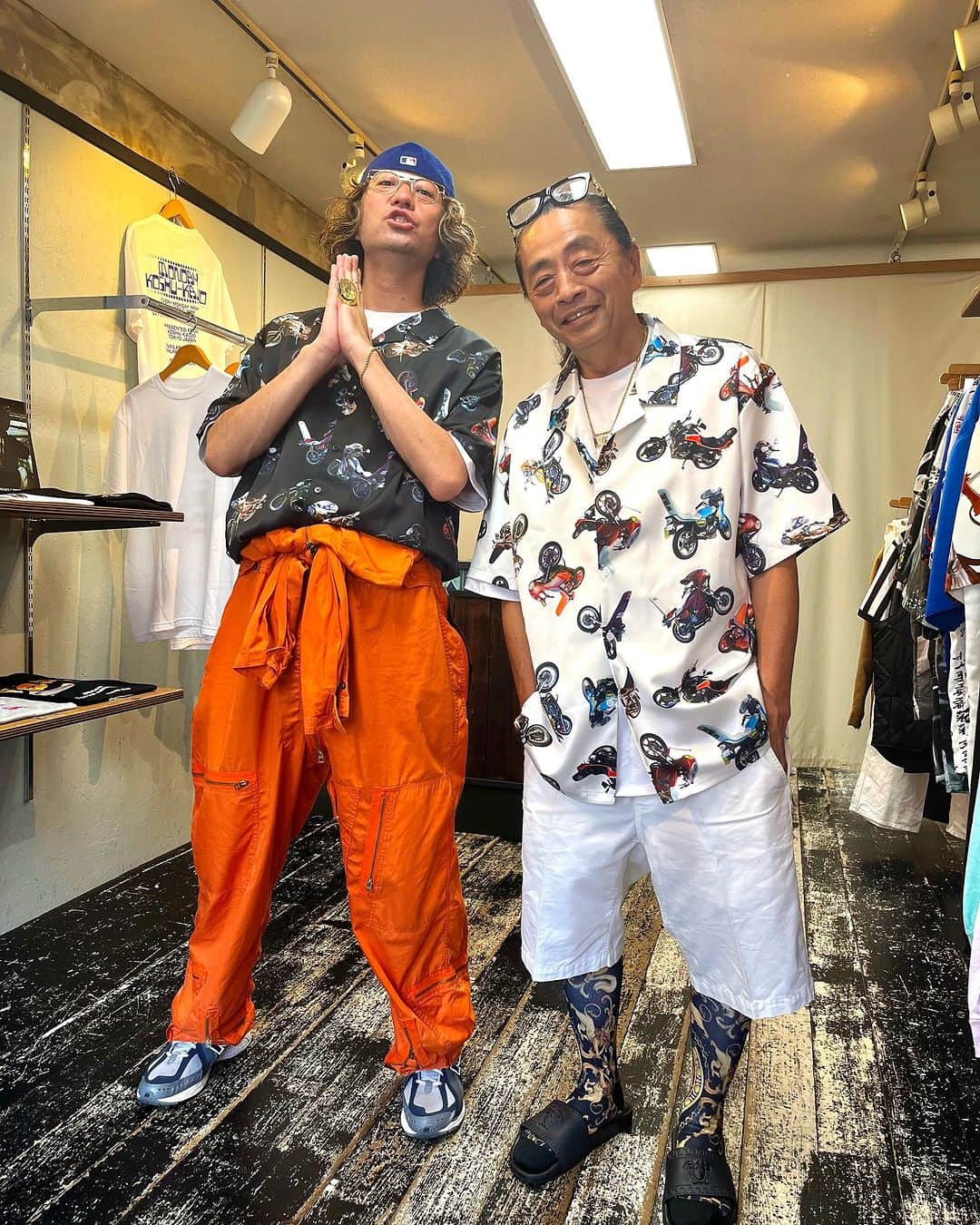 ZEN-LA-ROCKのインスタグラム：「豪雨と共に8月突入🔉 ここ最近はホント怒涛の日々でしたが駆け抜けました🙏🏽 各所で本当に『みんな有難う』でしたっっ🙇🏻‍♂️🙇🏻‍♂️🙇🏻‍♂️ 引き続き諸々"継続"していきますので何卒で御座います‼️ MVも公開に向けてっ📹 . . . #継続はparty #nemes #zenlarock」