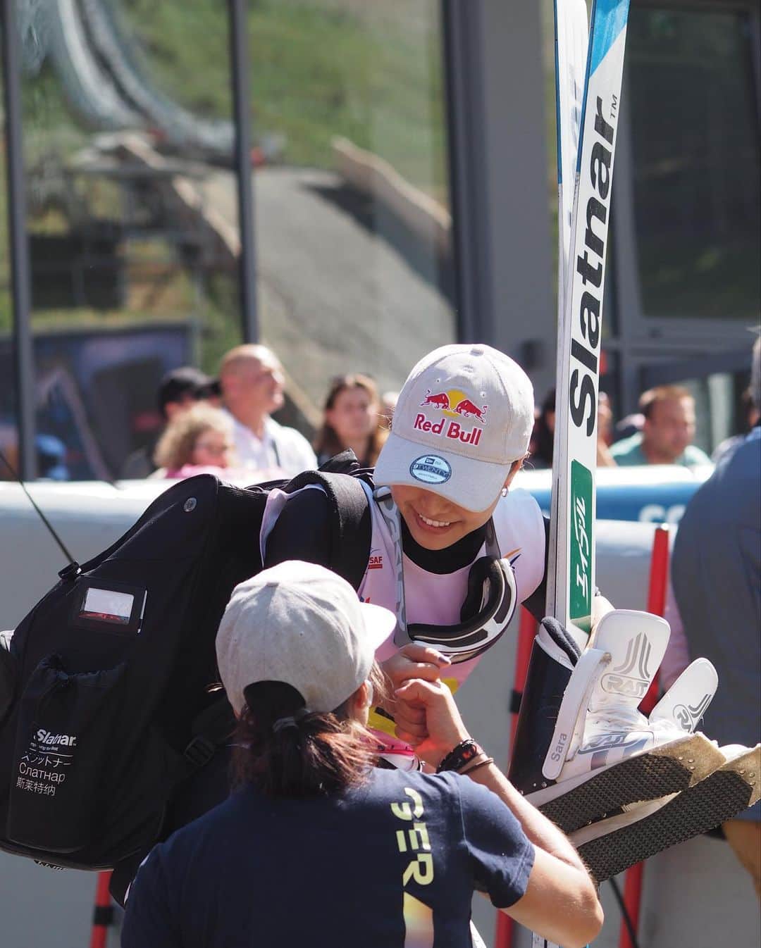 高梨沙羅のインスタグラム：「had happy weekend in SGP🇫🇷 good to see my friends and skijumping families.  Next step▶︎🇵🇱  THX📸 @_kurumi_0620」