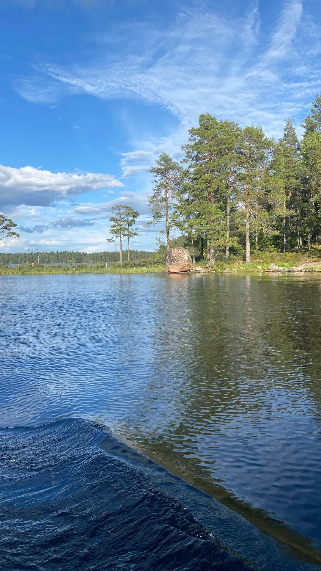 ニコル・ショットのインスタグラム：「🇸🇪🫎🚤」