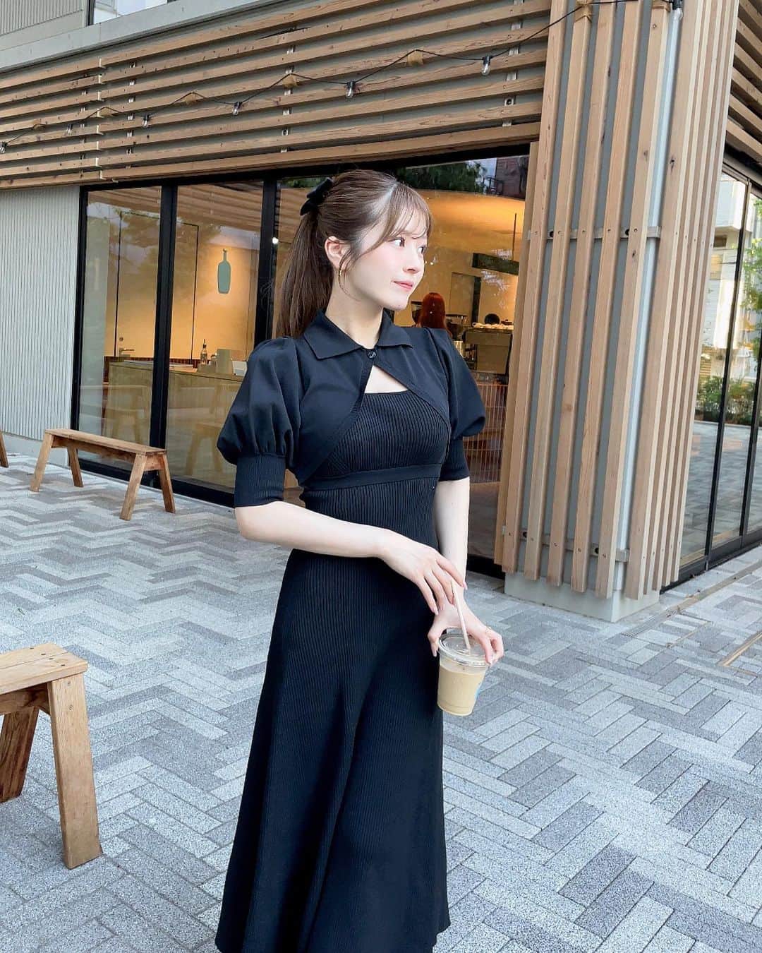 黒田莉来さんのインスタグラム写真 - (黒田莉来Instagram)「大好きなブルーボトル🦨♡ 渋谷店、とっても開放的で居心地良いの🌿  ワンピースはこの間のリールの @mercuryduo_com のワンピです♡  リールに詳細が書いてあるので 見てみてください🪽  #低身長コーデ#152cm #mercuryduo #bluebottlecoffee」8月1日 19時12分 - kuroda_tomatochan