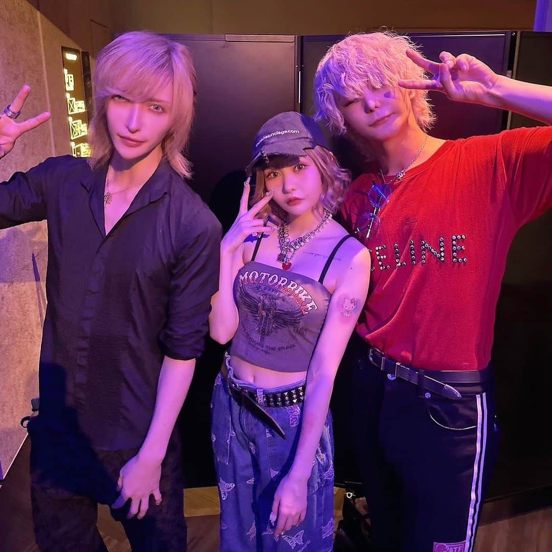 MiA のインスタグラム：「久々のかなのちゃん。ダンスも表現力も歌も完全にアーティストだった。かっこよくて痺れた。 また作った曲歌って欲しいなー！」