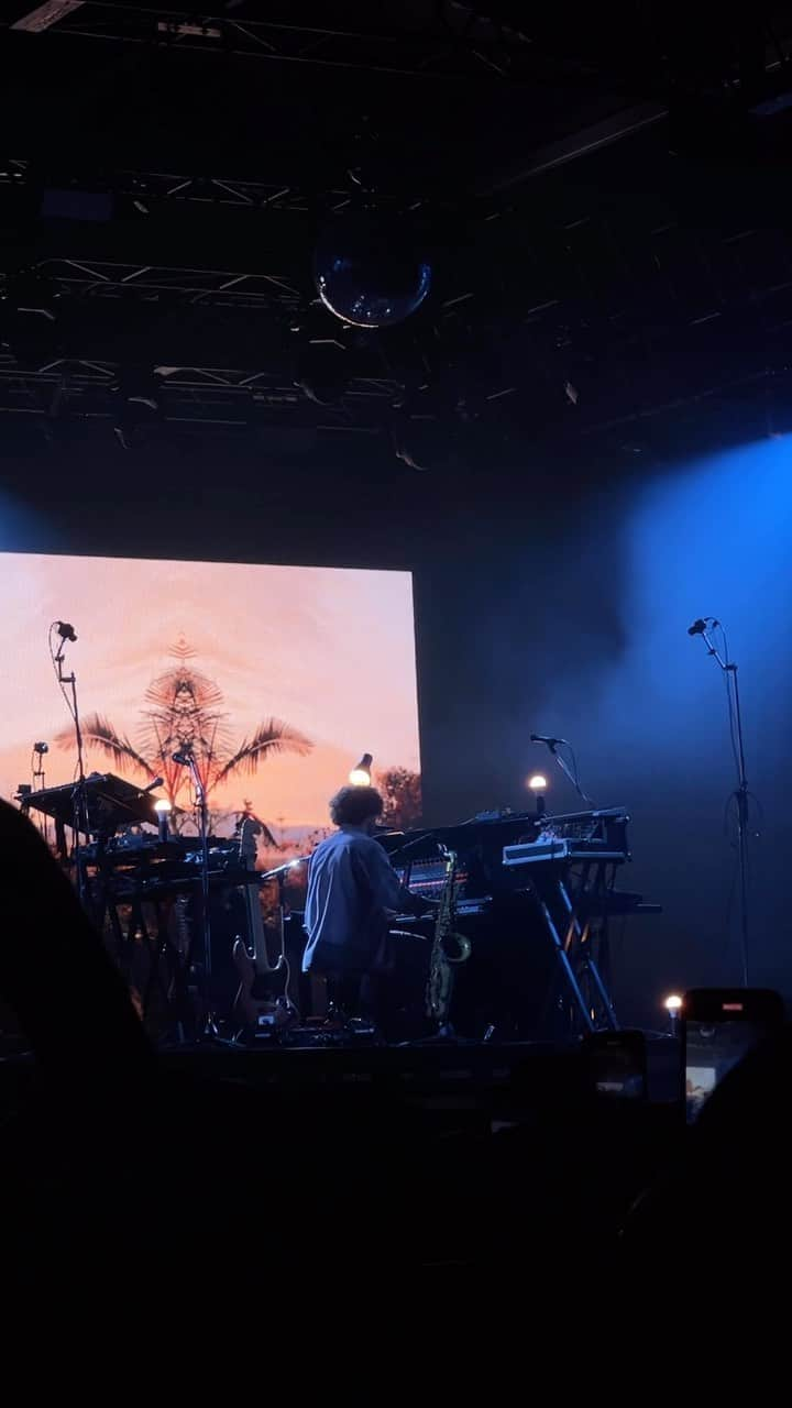 ギーセン珠理のインスタグラム：「@frenchkiwijuice performing Merry Christmas Mr.Lawrence by Ryuichi Sakamoto at @fujirock_jp . Got me all emotional🥲❣️🕊️」