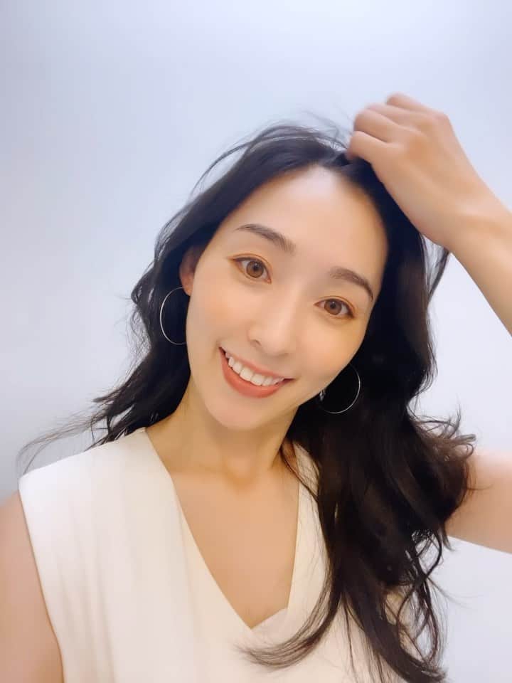 のインスタグラム：「8月スタート✨🙌  今日も撮影で素敵に仕上げていただきました！ ありがとうございました🥰  皆さま体調引き続き気をつけてくださいね💕👍  #ノースリーブしか着れない暑さ #雷すごかった #帰りは晴れてた #8月もよろしくお願いします」