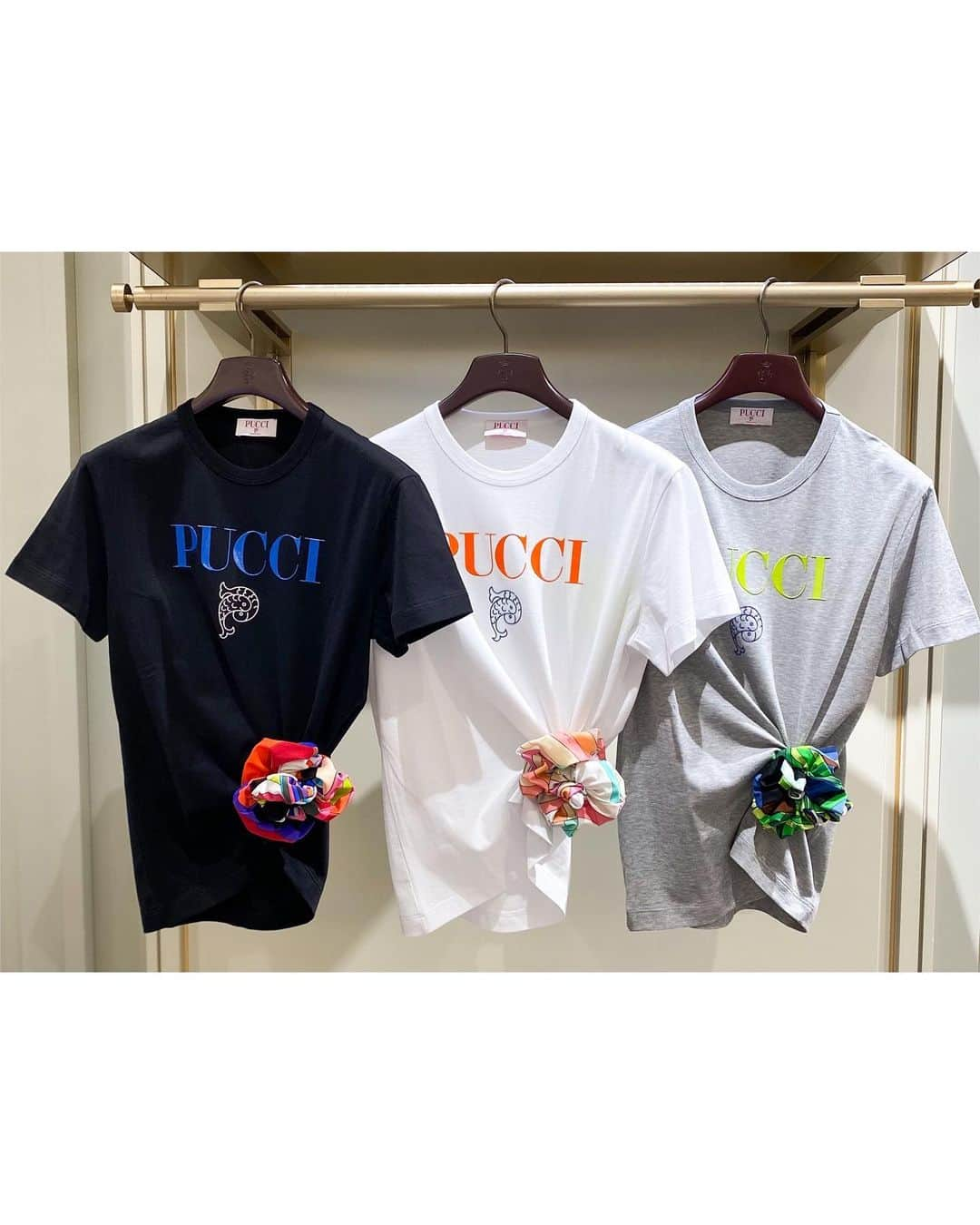 HANKYU.MODEさんのインスタグラム写真 - (HANKYU.MODEInstagram)「. PUCCI SUMMER ITEMS! At 3F MODE  「PUCCI」より、ストロー素材のバッグやシュシュなど、夏を華やかに彩るアイテムをピックアップ。  Page1　バッグ(W55×H30×D20cm)　138,600円 Page2　バッグ(W20×H25×D16cm)　138,600円  Page3 Tシャツ　各46,200円 シュシュ　各20,900円  Page4 ベルト　47,300円 シューズ　165,000円  Page5 ツイリー　29,700円 スパゲッティスカーフ　各33,000円  Page6 バッグ　182,600円 シュシュ　20,900円 ポーチ　52,800円 正方形スカーフ　26,400円 ツイリースカーフ　29,700円  #pucci #プッチ #hankyumode #阪急うめだ本店 #ファッション #夏小物 #カゴバッグ #ポーチ #シュシュ  #スカーフ #ツイリー #Tシャツ #ローファー」8月1日 20時00分 - hankyumode