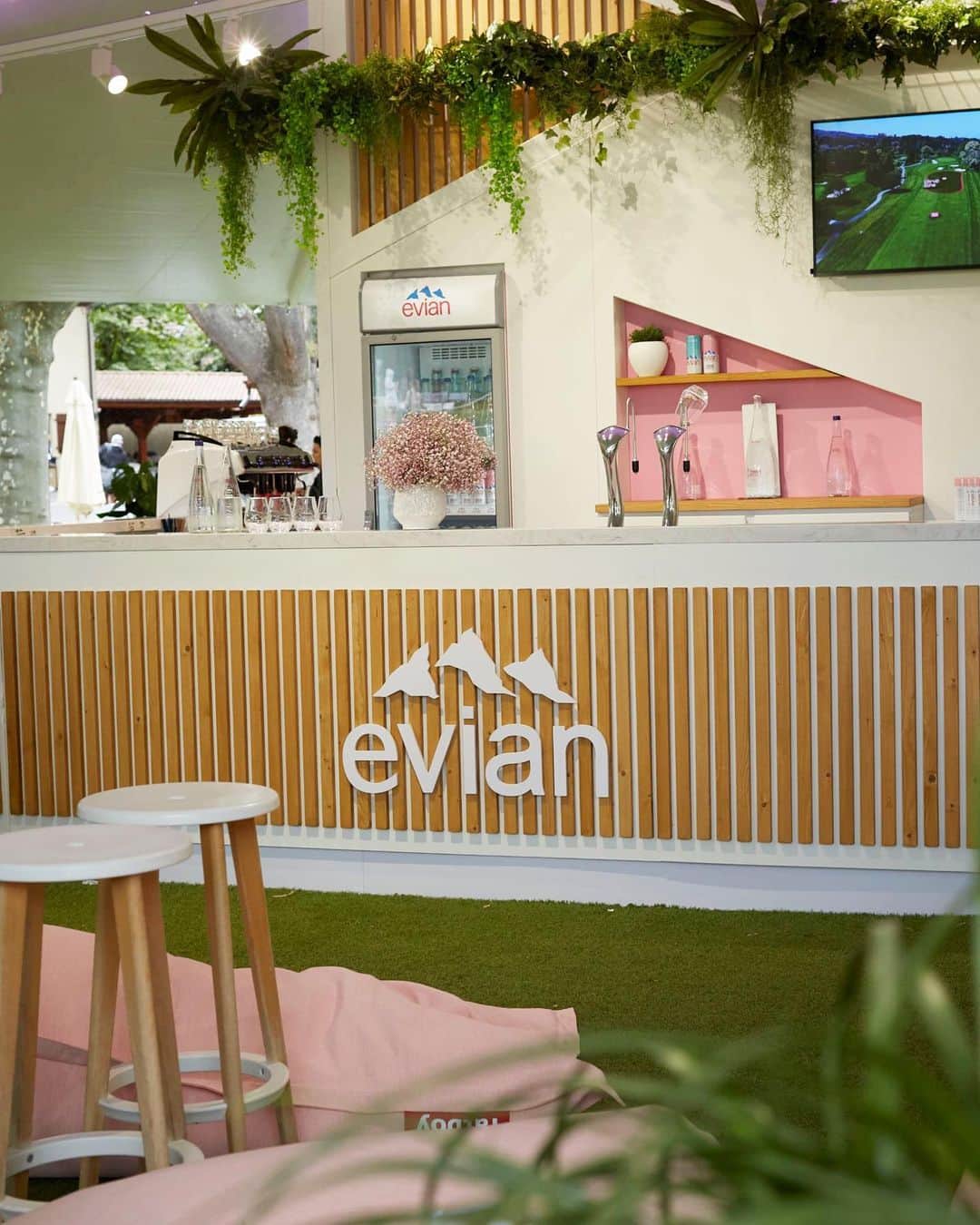 evianさんのインスタグラム写真 - (evianInstagram)「Best of The Amundi Evian Championship (@evianchamp) ⛳️   What an absolute joy it was to host the golf tournament at our pristine source in Evian Les-Bains and witness @CelineBoutier claim victory on her home turf 🇫🇷 An unforgettable moment that will forever make us proud.     #malbon #evianchamp #malbonxevian #amundievian #liveyoung」8月1日 19時30分 - evianwater