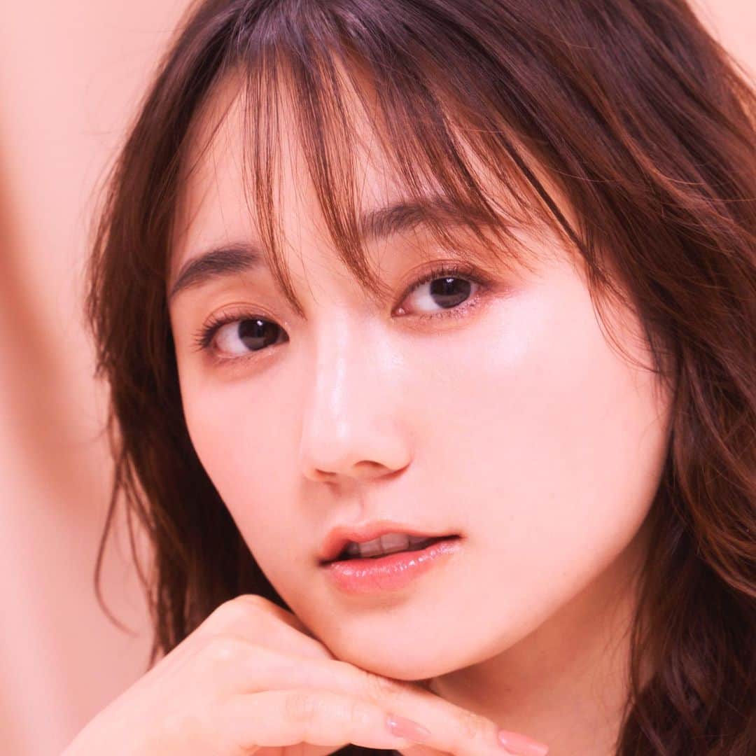 鈴木友菜さんのインスタグラム写真 (鈴木友菜Instagram)「paulandjoe_beaute から化粧下地・ファンデーション