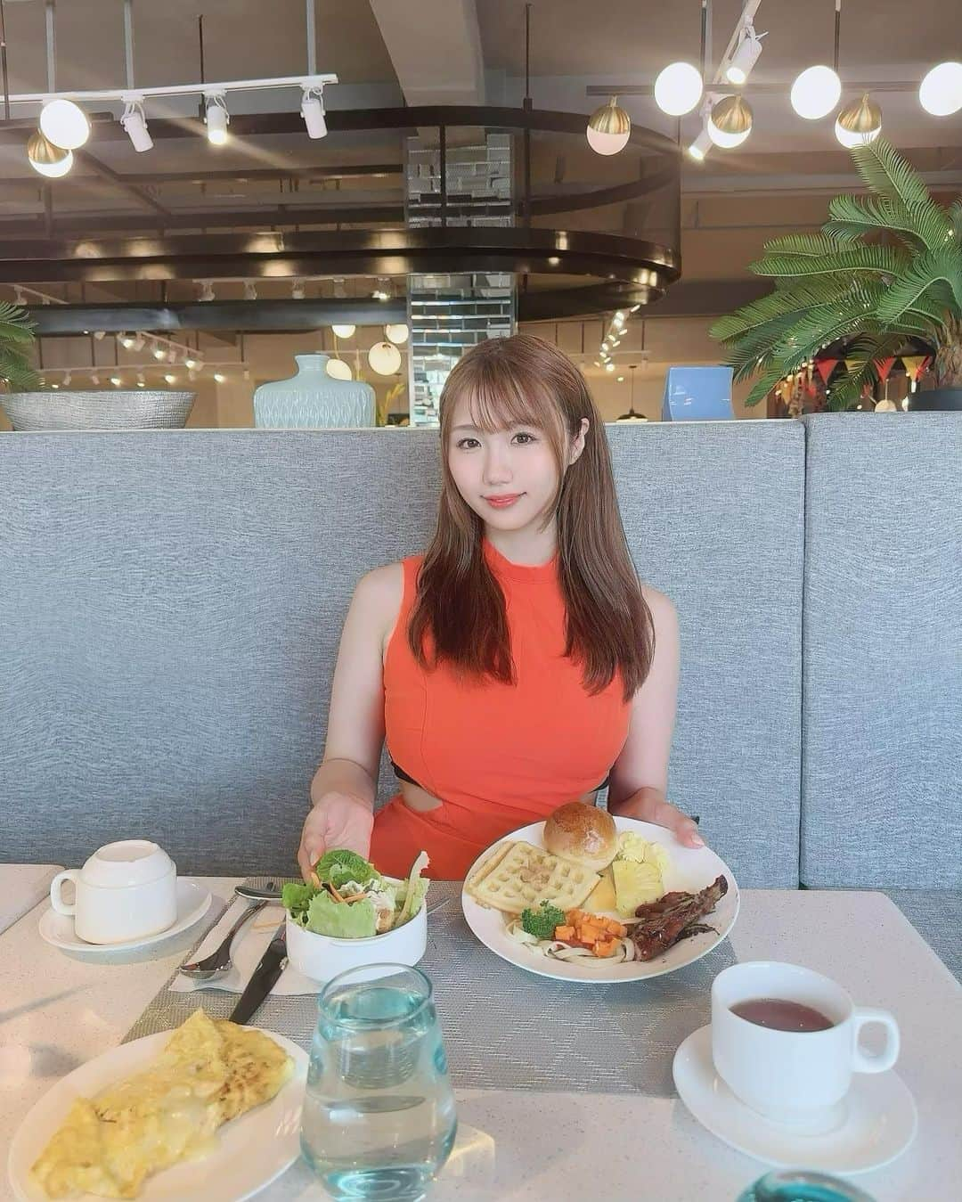 葉月愛梨さんのインスタグラム写真 - (葉月愛梨Instagram)「毎日のホテルのモーニングで仲良くなったオーストラリアのおじいちゃんjimさん😆💓🇦🇺  #bikinimodel #gravureidol #gravure #gravuremodel #japanese#japanesegirlspic#bikini#bikinigirl#セブ#セブ留学#philippine」8月1日 19時28分 - ai_pono57