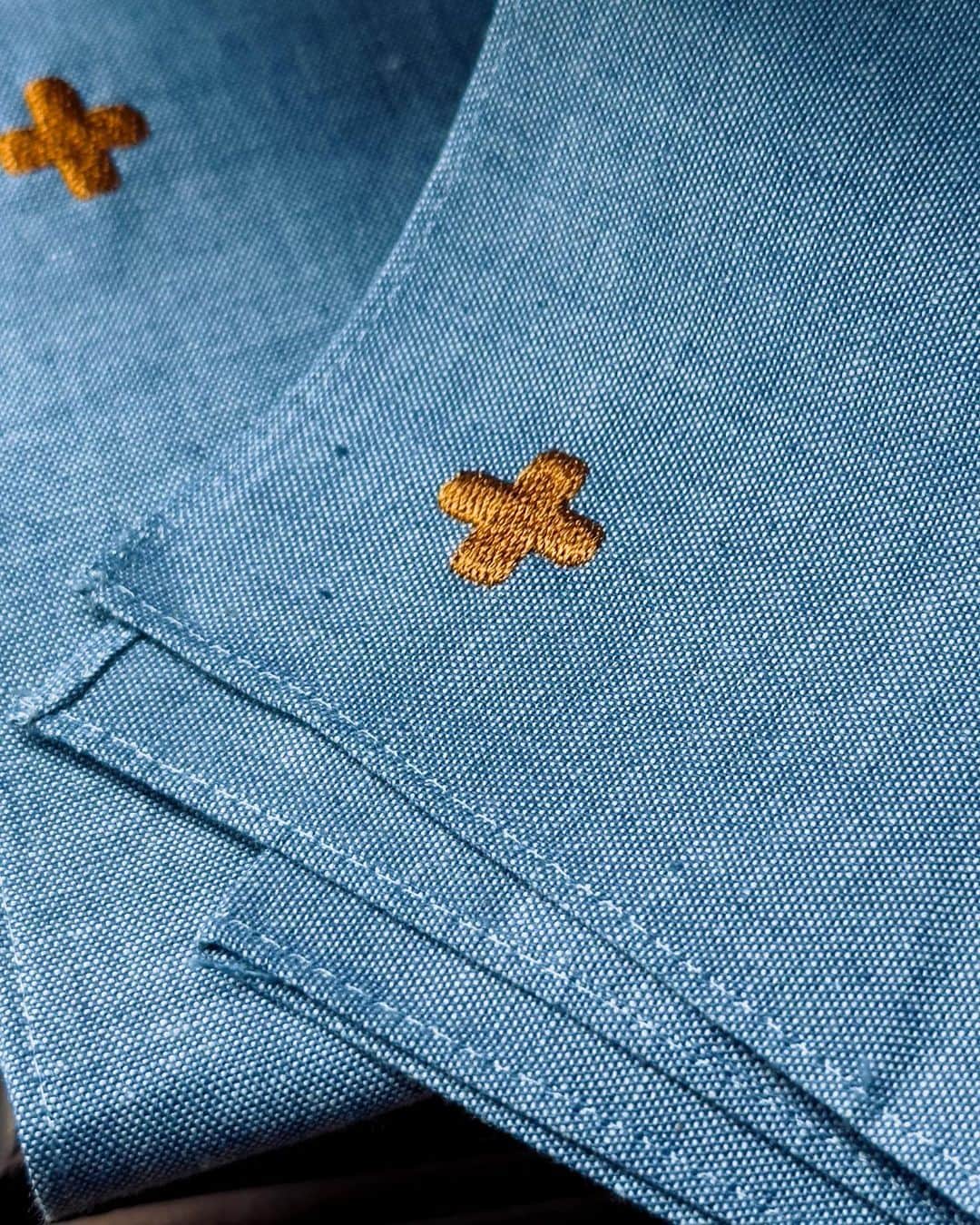 BEAMS+さんのインスタグラム写真 - (BEAMS+Instagram)「・ BEAMS PLUS RECOMMEND.  ＜BEAMS PLUS＞ Chambray Handkerchief  ⁡ BEAMS PLUS classic item, the handkerchief. From this season, 100% cotton blue chambray fabric has joined. The "+"mark is embroidered on the chief, making it an accent. It is a basic item that you will want to use for a long time, as you can enjoy the changes in the chambray fabric.  -------------------------------------  ⁡ ＜BEAMS PLUS＞の定番アイテムであるハンカチーフ。今シーズンからコットン100%のブルーシャンブレーの生地が仲間入りしました。右下に+マークの刺繍を施し、ワンポイントのアクセントになっています。シャンブレー特有の生地の変化も楽しめる、長く愛用したいベーシックなアイテムです。 #beams #beamsplus #beamsplusharajuku  #harajuku #tokyo #mensfashion #mensstyle #stylepoln #menswear #handkerchief #chambray」8月3日 8時00分 - beams_plus_harajuku