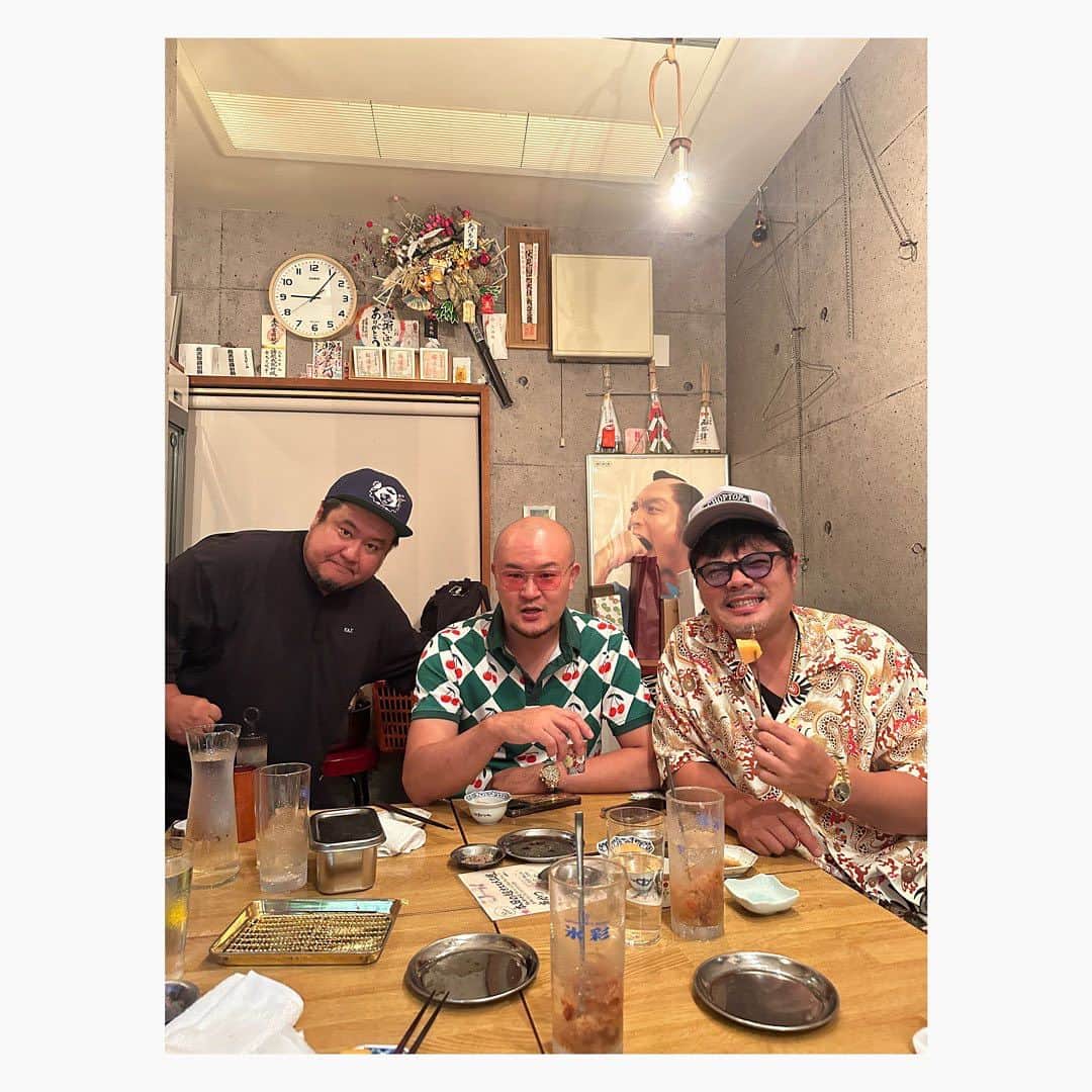 佐田正樹のインスタグラム：「遅くなりましたが、昨夜はチェーンソーアート、とろみ君の完成の打ち上げ‼︎  大平先生ありがとうございました‼︎  とても素晴らしいファースト作品となりました‼︎  感謝感激雨霰‼︎」