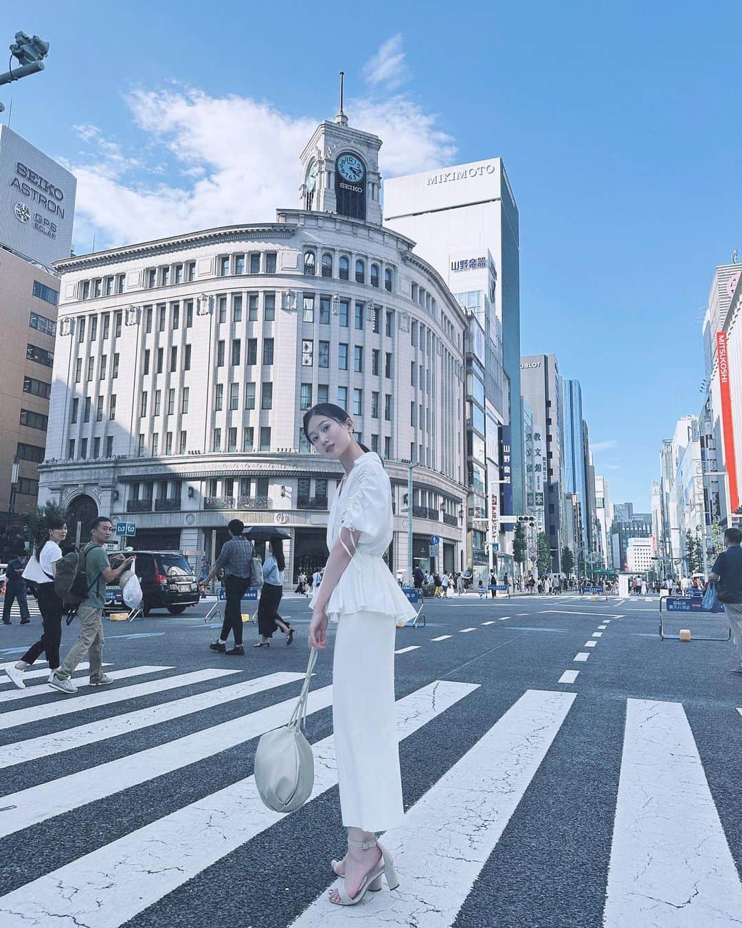 のインスタグラム：「𝑯𝒆𝒍𝒍𝒐 𝑨𝒖𝒈𝒖𝒔𝒕🦢🫧」