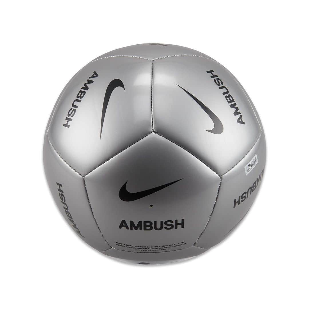 AMBUSHさんのインスタグラム写真 - (AMBUSHInstagram)「Nike x #AMBUSH Soccer Ball  All eyes are on you.   Level up your #NITESPORT look and highlight your moves with the Nike x #AMBUSH metallic-silver football that gives the traditional ball silhouette with an exaggerated colorway in a durable design.  Launching 8.4 ⚽⚡   AMBUSHDESIGN.COM AMBUSH® WORKSHOP  AMBUSH® WORKSHOP 2  AMBUSH® WORKSHOP GINZA AMBUSH® HANKYU UMEDA  #nike #wwc2023 #nitesport #ambush #womensworldcup #football #soccer #nikewomen #uptempo #nikeuptempo #sneakernews #sneakerporn」8月1日 19時42分 - ambush_official